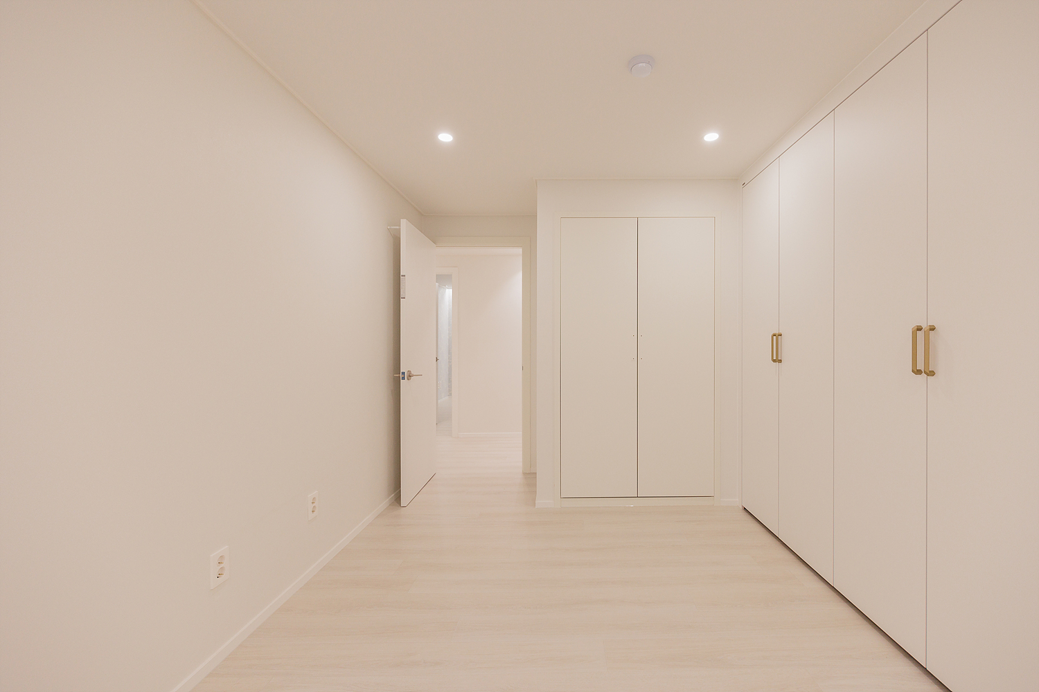/user/i/idamdesign/editor/2311/cb7f74106dc7e05b32d8c0df5be849c5_1700792665_8859.jpg 이미지크게보기