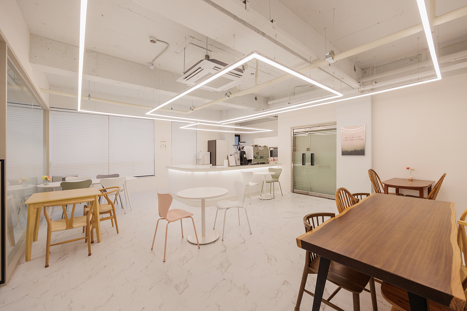 /user/i/idamdesign/editor/2401/66fcd5a65404e4eccef5621ff5fe109c_1705911044_1394.jpg 이미지크게보기