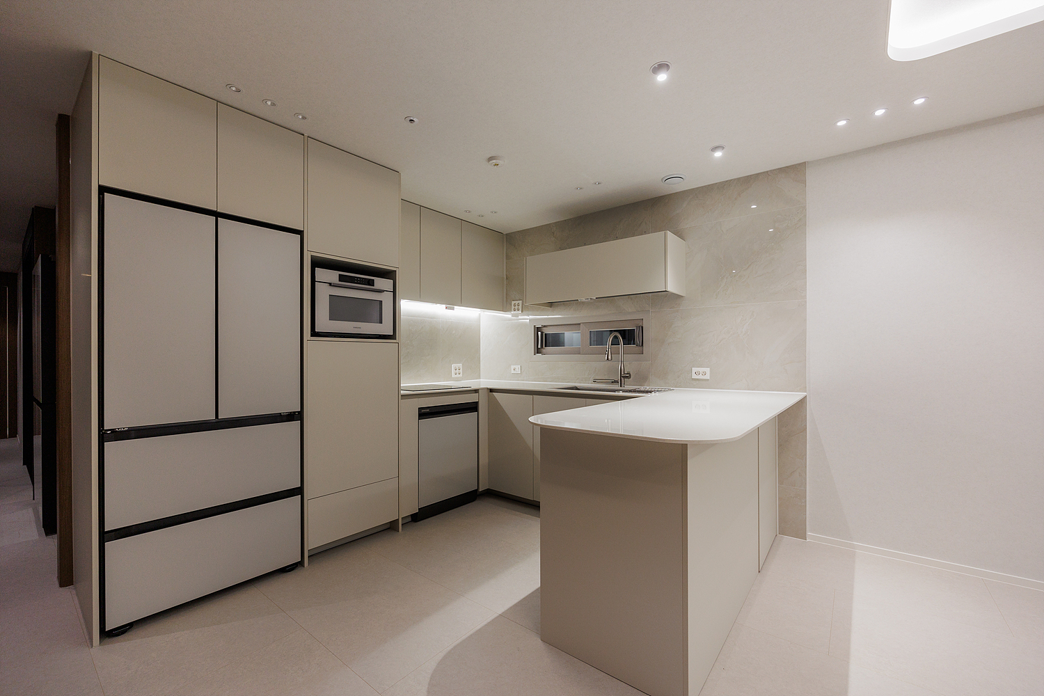 /user/i/idamdesign/editor/2511/ec245c06f320253e880ceda2b62bc366_1762835404_6439.jpg 이미지크게보기