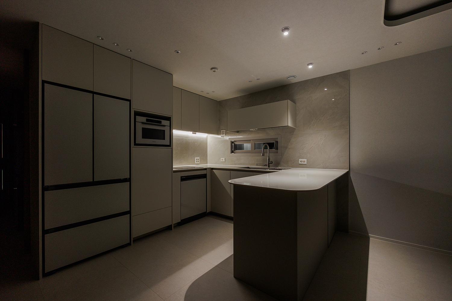 /user/i/idamdesign/editor/2511/ec245c06f320253e880ceda2b62bc366_1762835404_8602.jpg 이미지크게보기