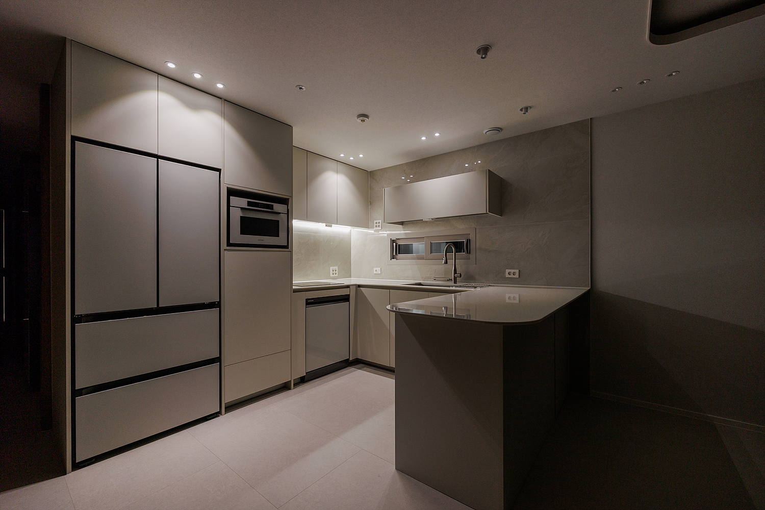 /user/i/idamdesign/editor/2511/ec245c06f320253e880ceda2b62bc366_1762835405_0953.jpg 이미지크게보기