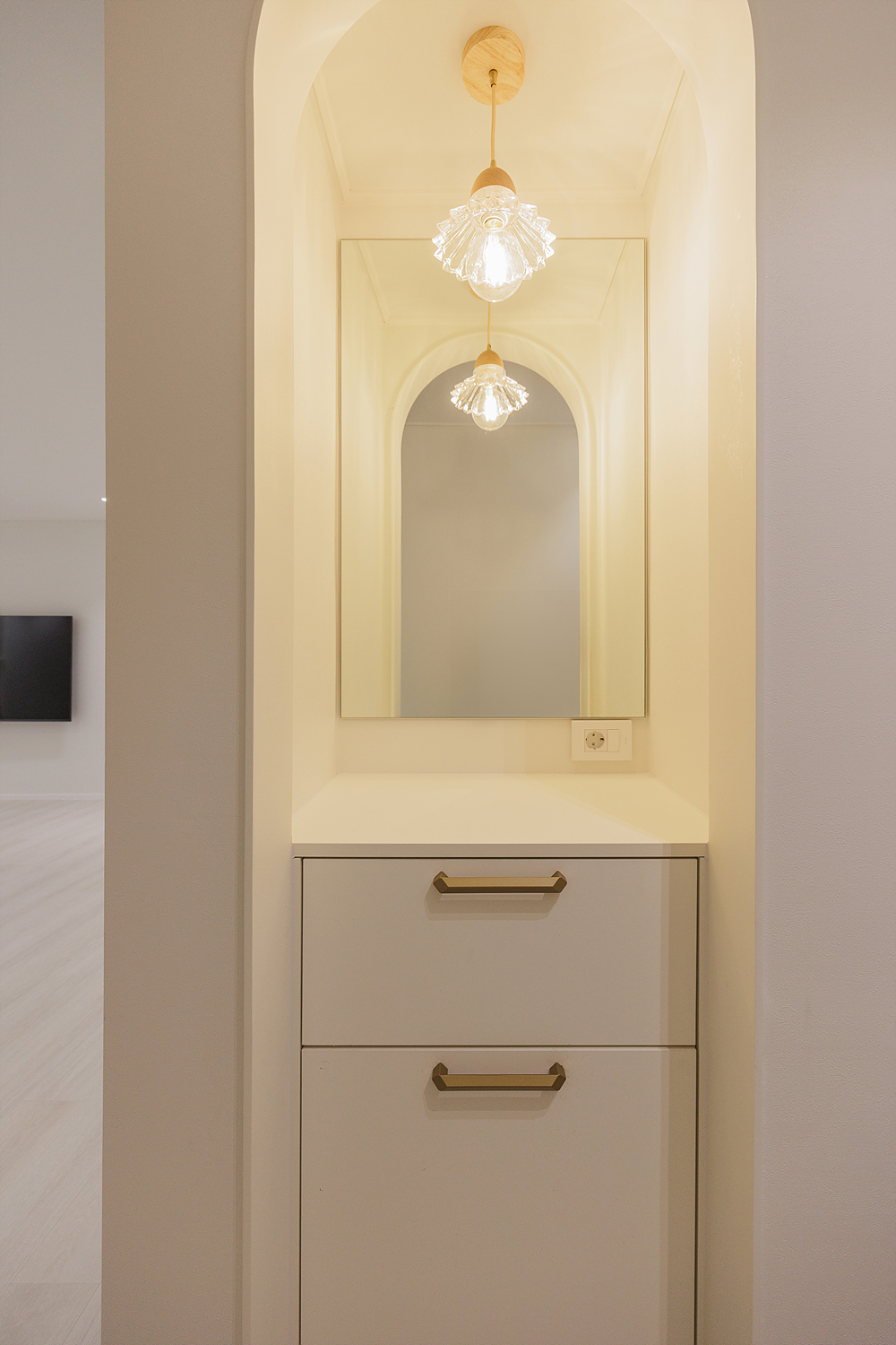/user/i/idamdesign/editor/2511/ec245c06f320253e880ceda2b62bc366_1762835476_2459.jpg 이미지크게보기