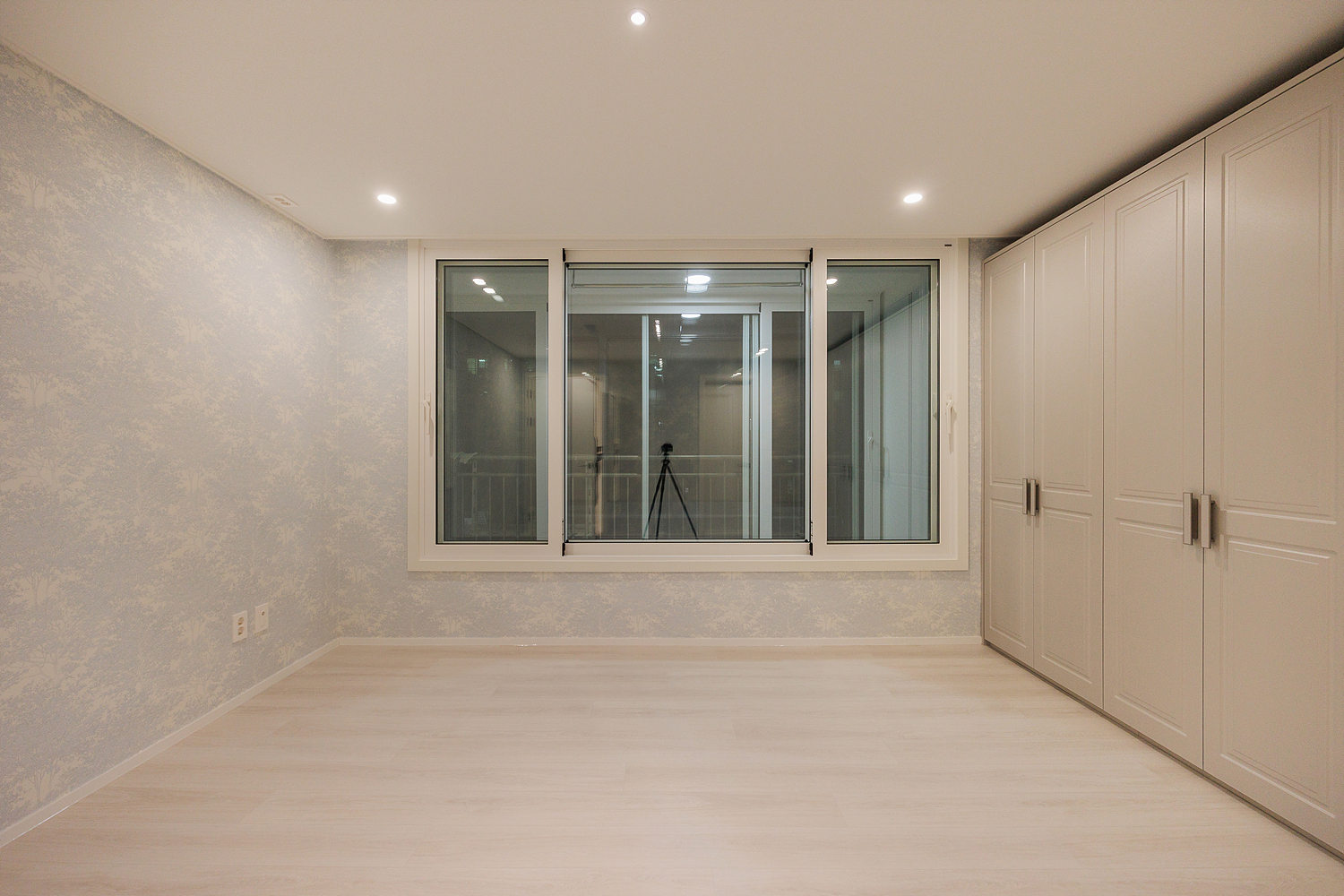 /user/i/idamdesign/editor/2511/ec245c06f320253e880ceda2b62bc366_1762835490_791.jpg 이미지크게보기