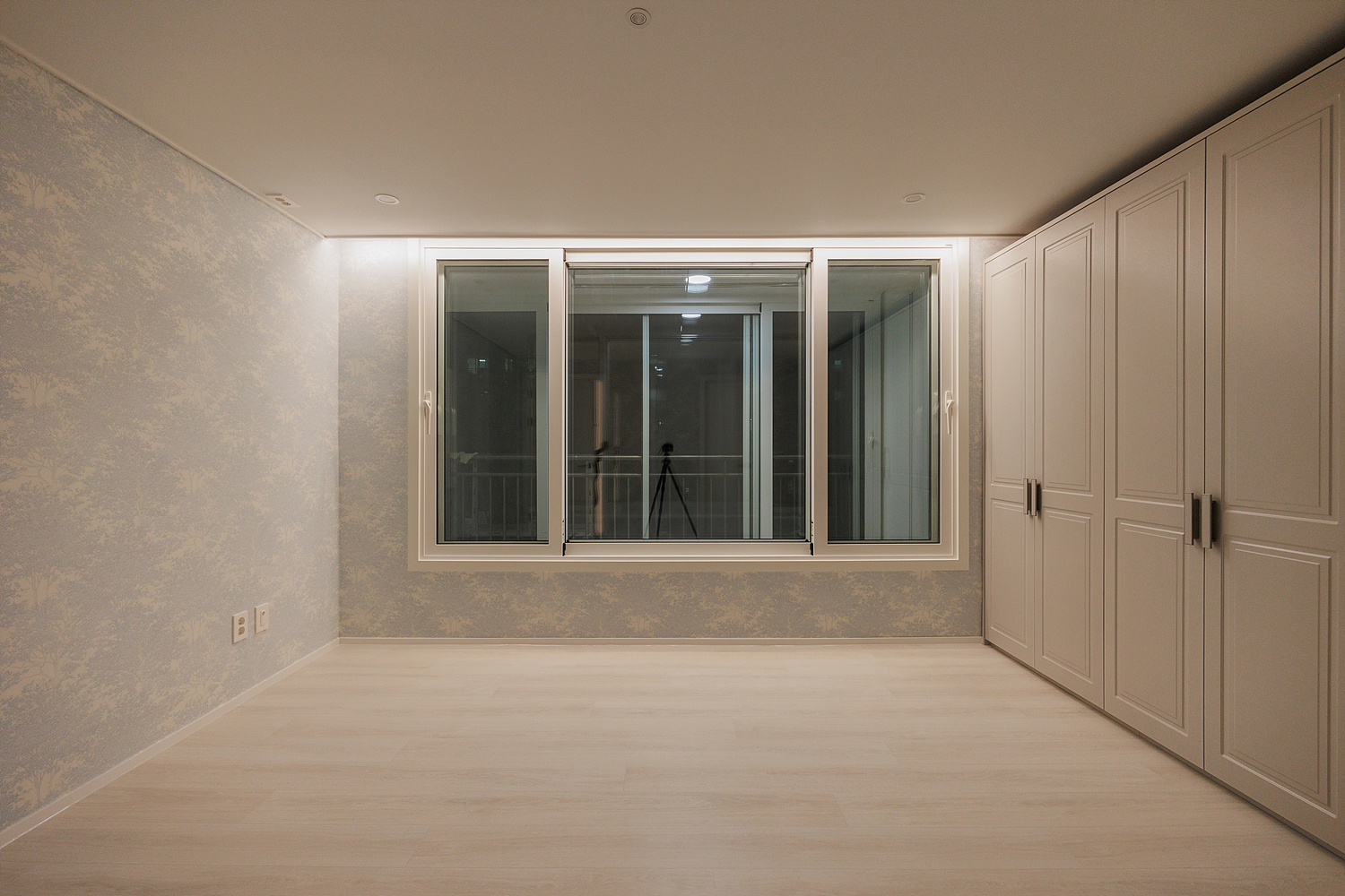 /user/i/idamdesign/editor/2511/ec245c06f320253e880ceda2b62bc366_1762835491_0784.jpg 이미지크게보기
