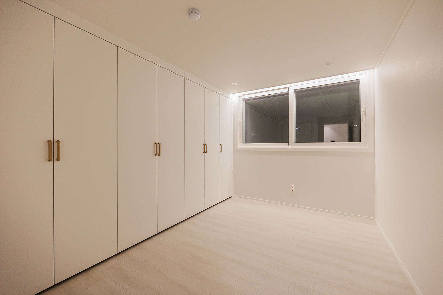 /user/i/idamdesign/editor/2511/ec245c06f320253e880ceda2b62bc366_1762835537_7816.jpg 이미지크게보기