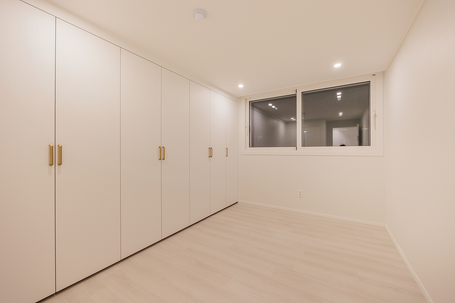 /user/i/idamdesign/editor/2511/ec245c06f320253e880ceda2b62bc366_1762835537_9584.jpg 이미지크게보기