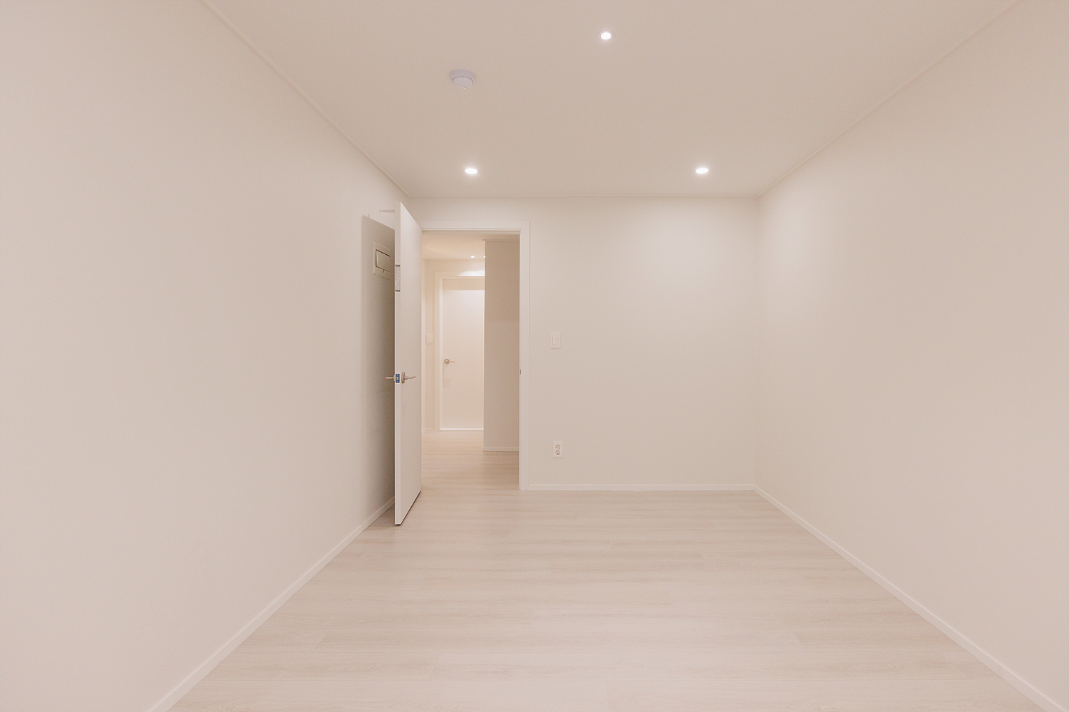 /user/i/idamdesign/editor/2511/ec245c06f320253e880ceda2b62bc366_1762835539_3332.jpg 이미지크게보기