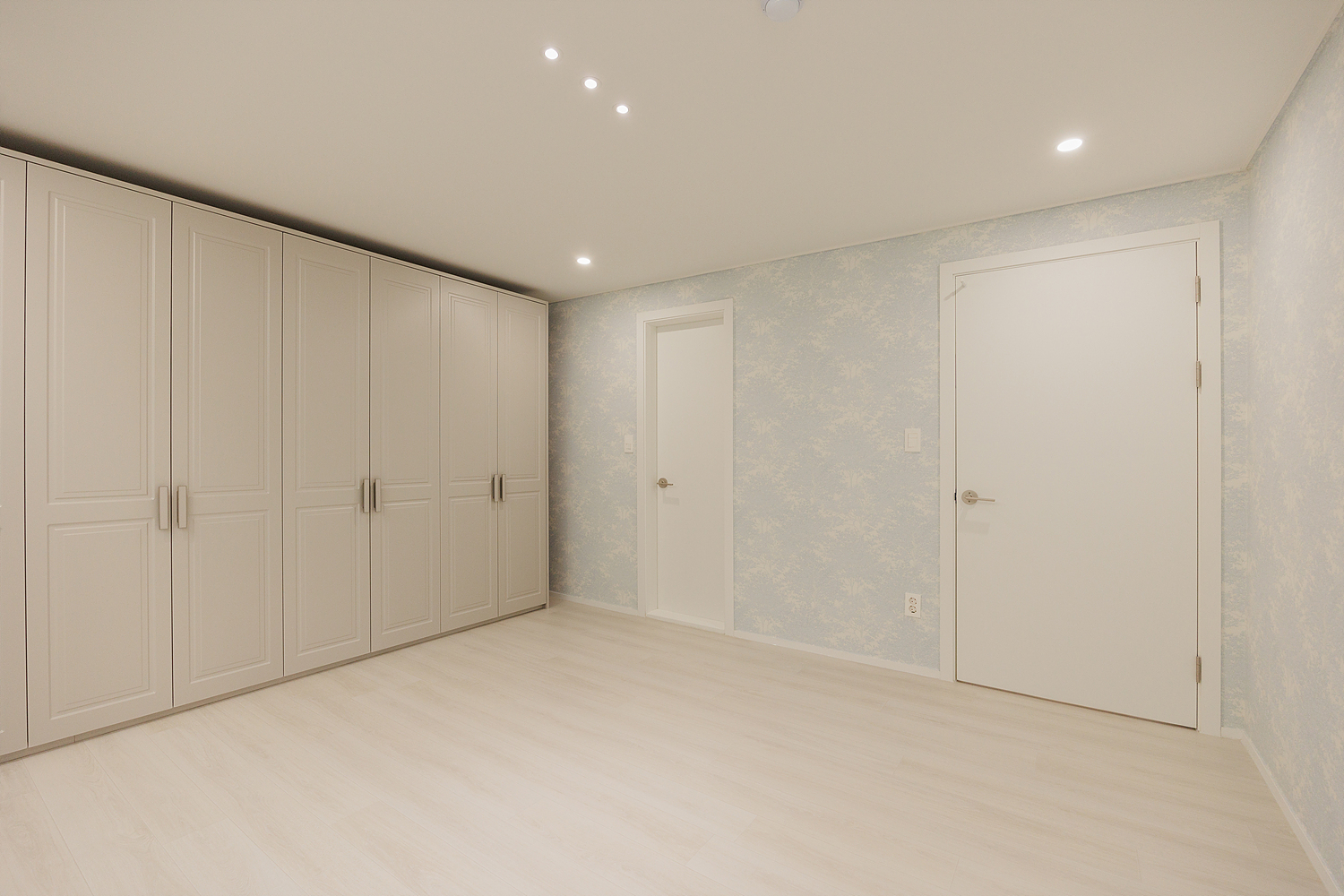 /user/i/idamdesign/editor/2511/ec245c06f320253e880ceda2b62bc366_1762835565_1842.jpg 이미지크게보기