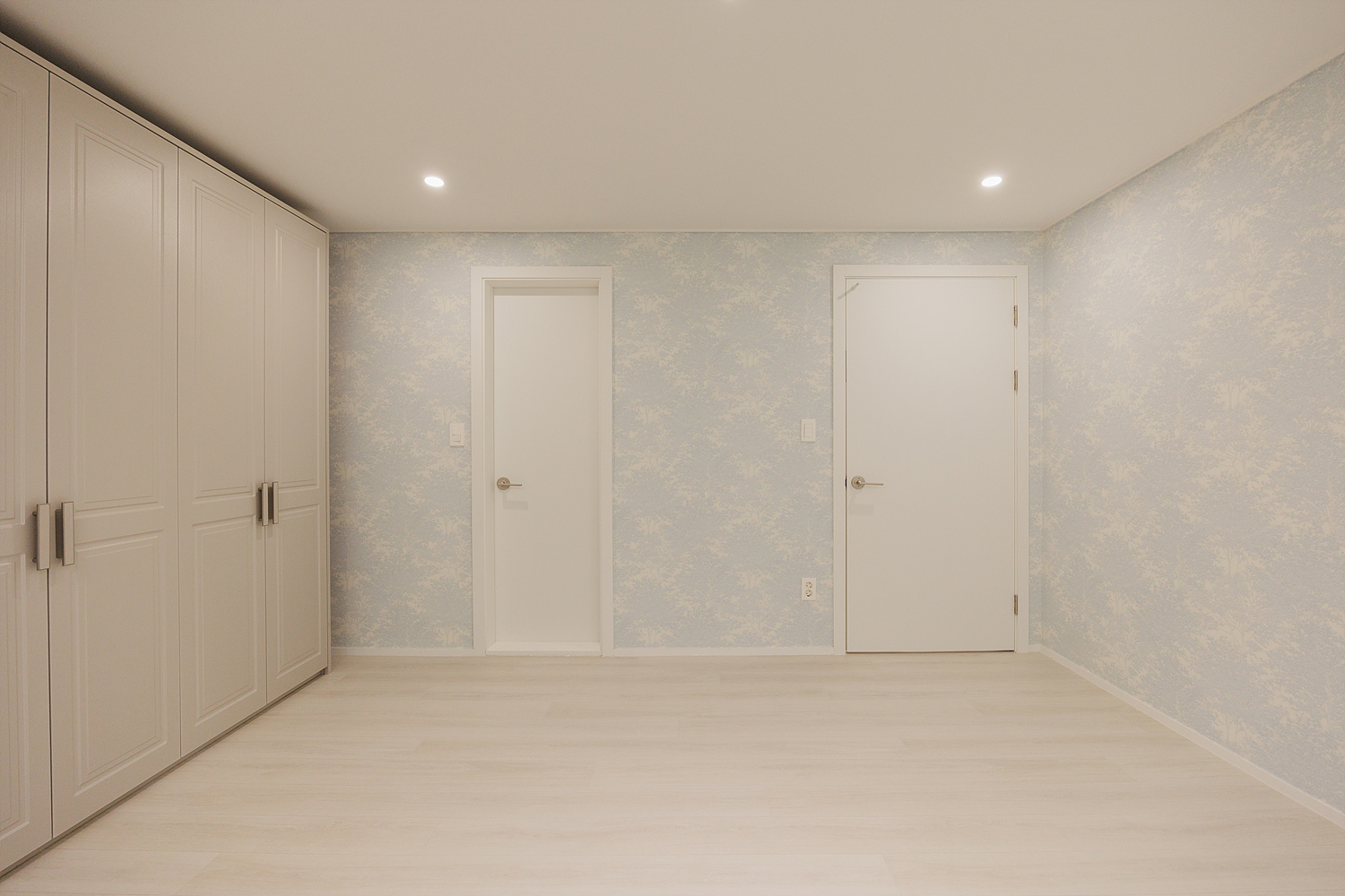 /user/i/idamdesign/editor/2511/ec245c06f320253e880ceda2b62bc366_1762835565_382.jpg 이미지크게보기