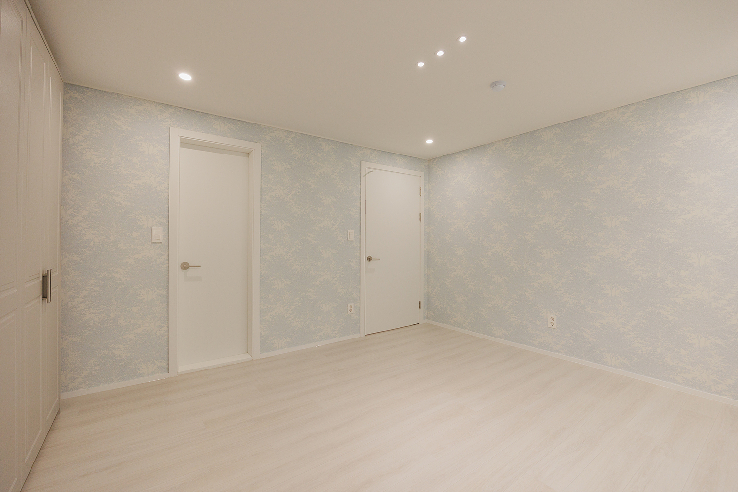 /user/i/idamdesign/editor/2511/ec245c06f320253e880ceda2b62bc366_1762835565_6419.jpg 이미지크게보기