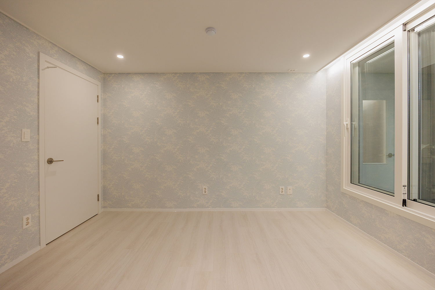 /user/i/idamdesign/editor/2511/ec245c06f320253e880ceda2b62bc366_1762835565_8458.jpg 이미지크게보기