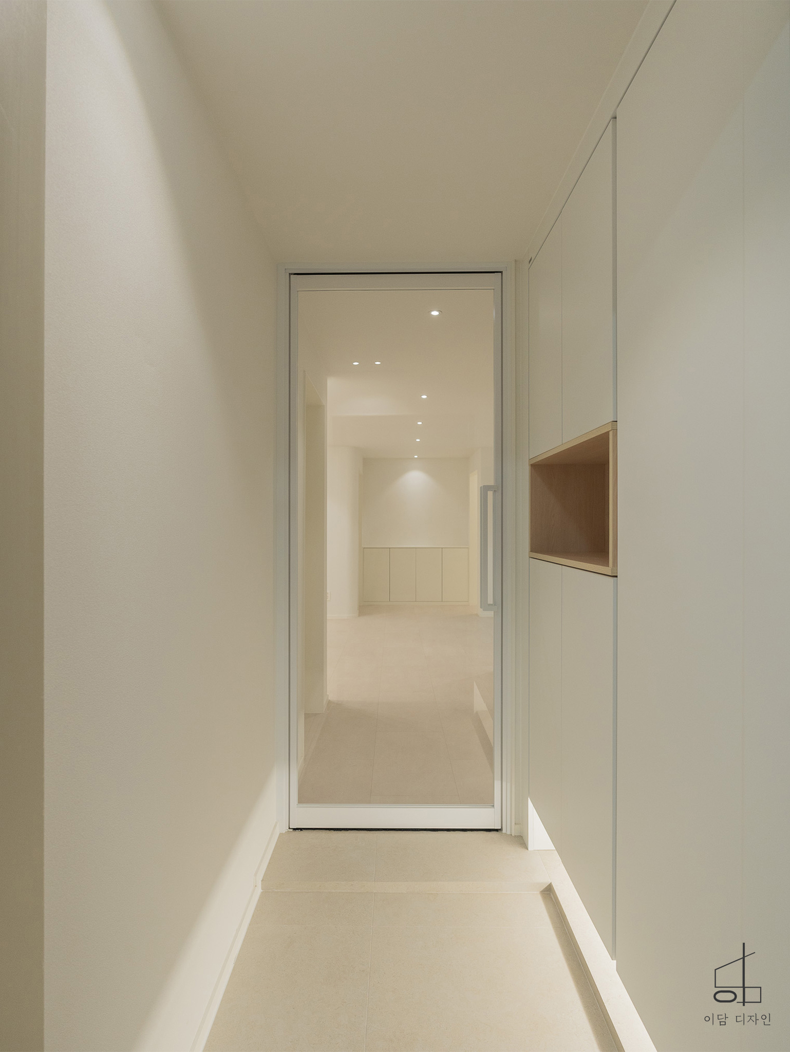 /user/i/idamdesign/editor/2511/ec245c06f320253e880ceda2b62bc366_1762835626_128.jpg 이미지크게보기