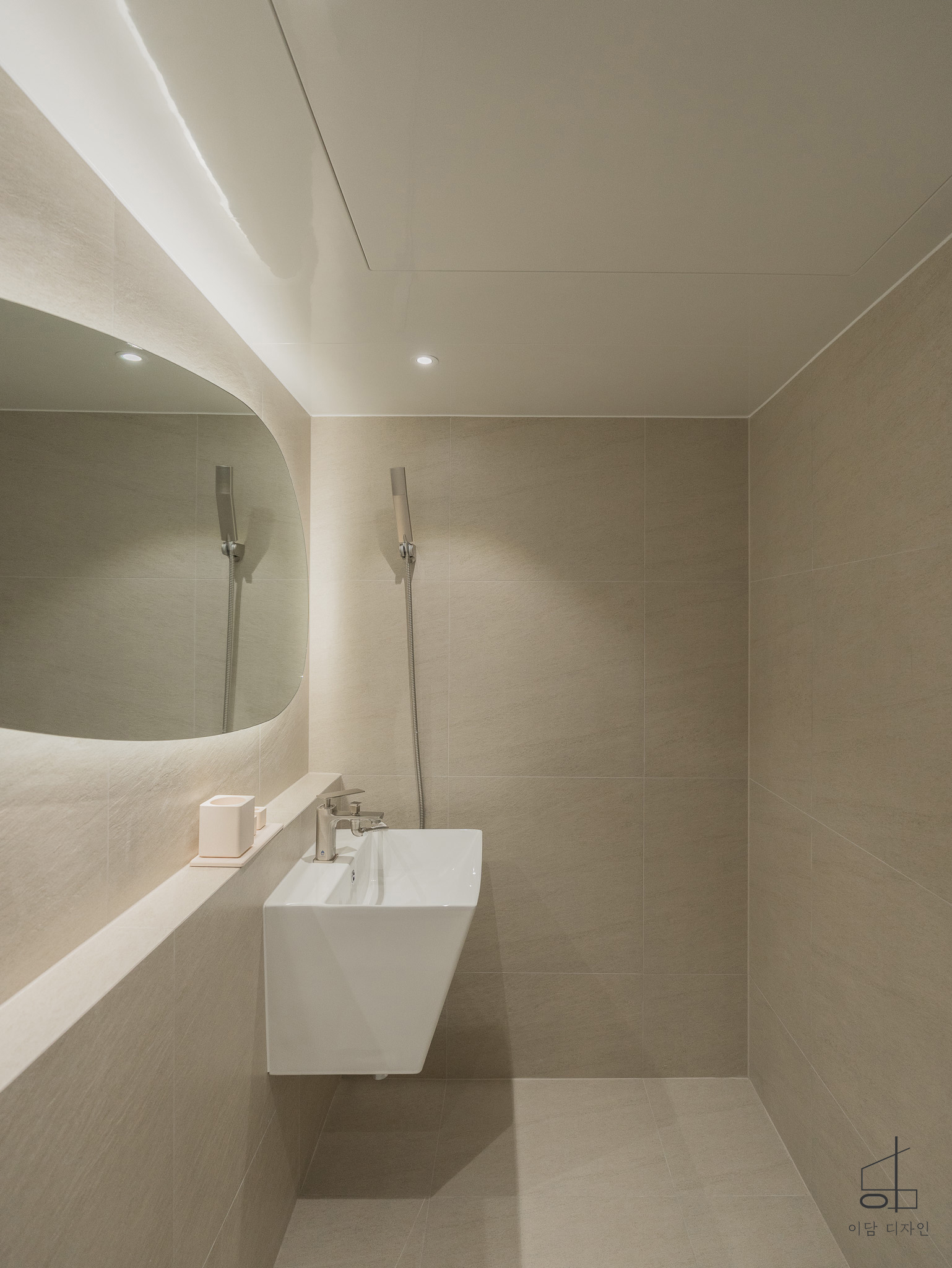 /user/i/idamdesign/editor/2511/ec245c06f320253e880ceda2b62bc366_1762835627_7816.jpg 이미지크게보기