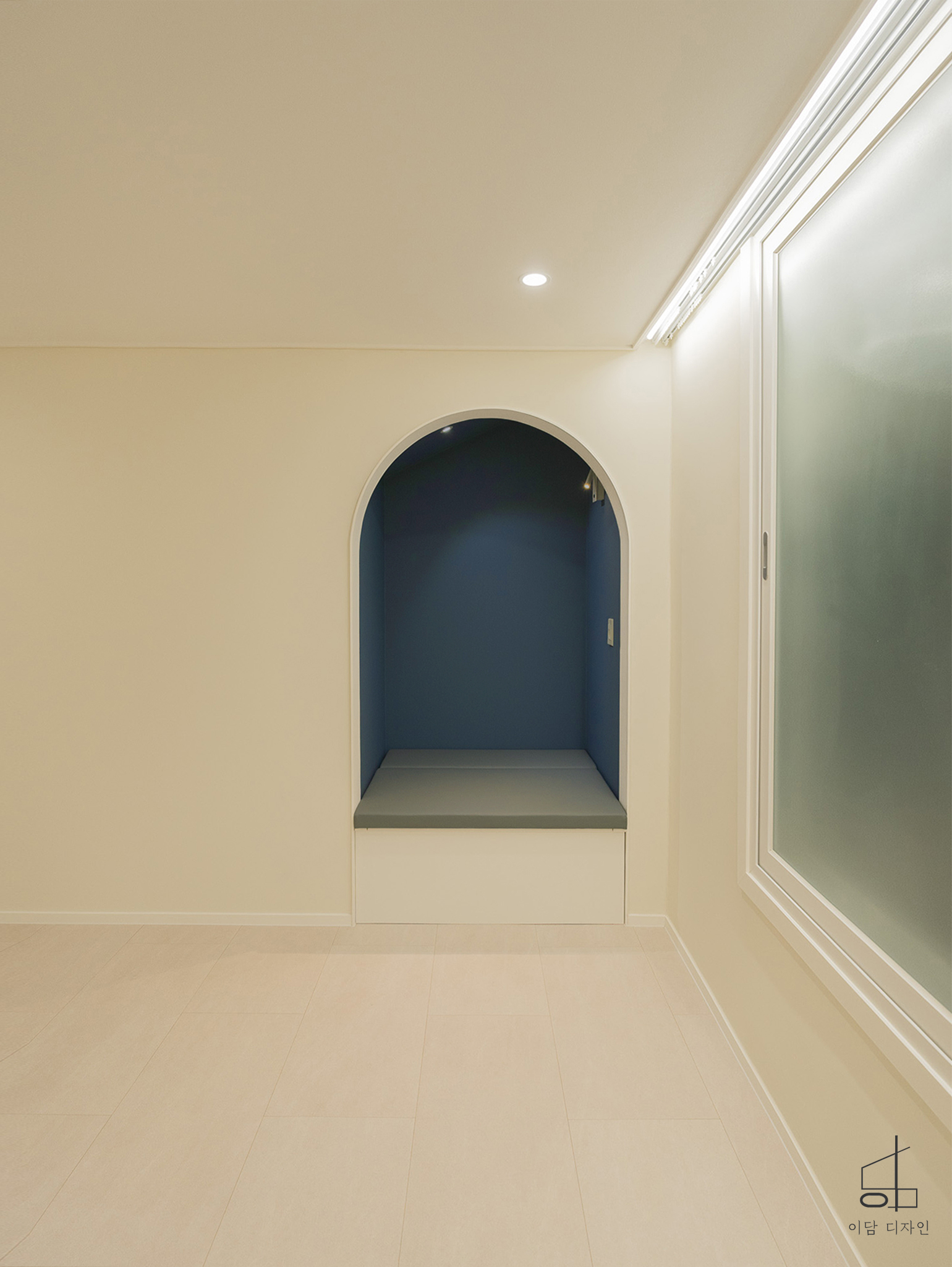 /user/i/idamdesign/editor/2511/ec245c06f320253e880ceda2b62bc366_1762835628_404.jpg 이미지크게보기