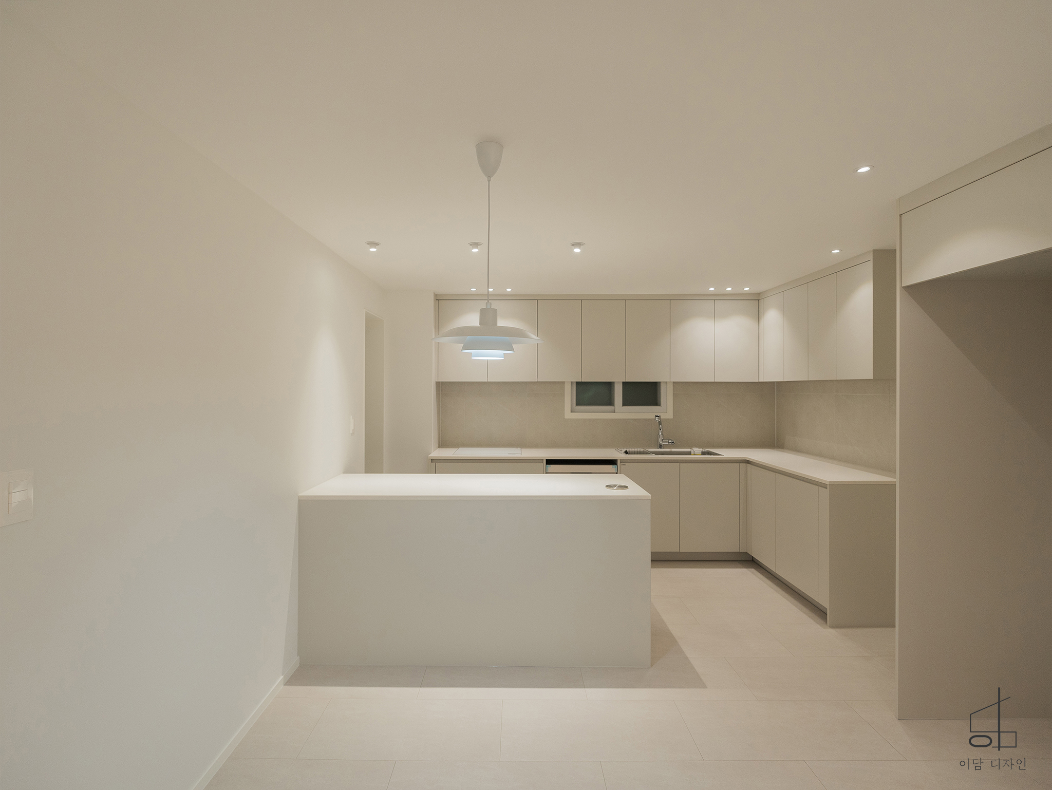 /user/i/idamdesign/editor/2511/ec245c06f320253e880ceda2b62bc366_1762835634_8019.jpg 이미지크게보기