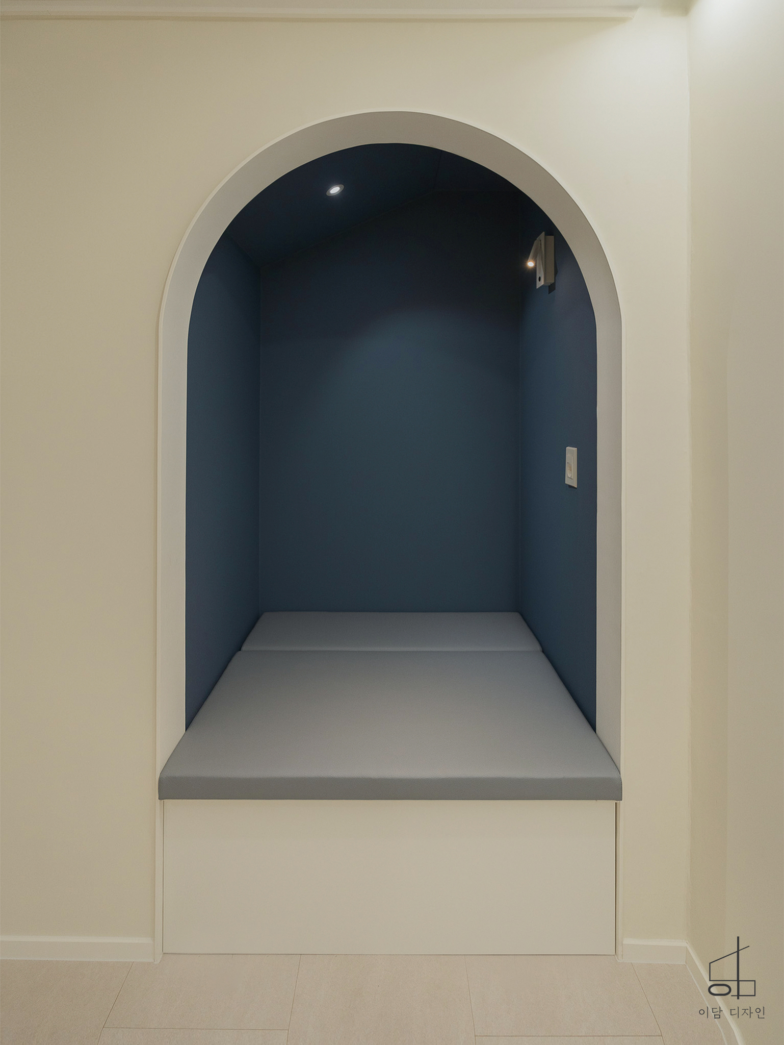 /user/i/idamdesign/editor/2511/ec245c06f320253e880ceda2b62bc366_1762835635_607.jpg 이미지크게보기
