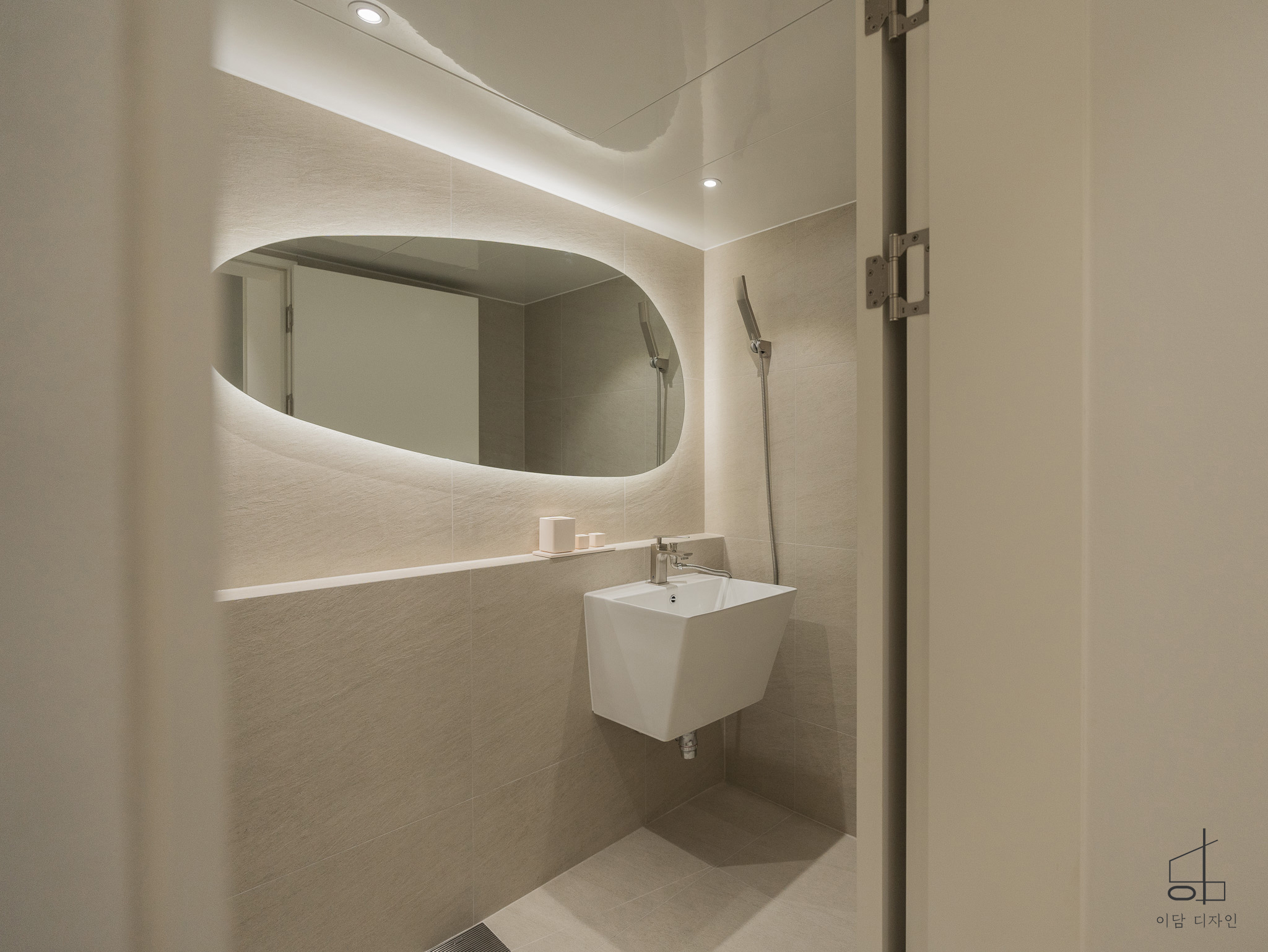 /user/i/idamdesign/editor/2511/ec245c06f320253e880ceda2b62bc366_1762835639_9089.jpg 이미지크게보기