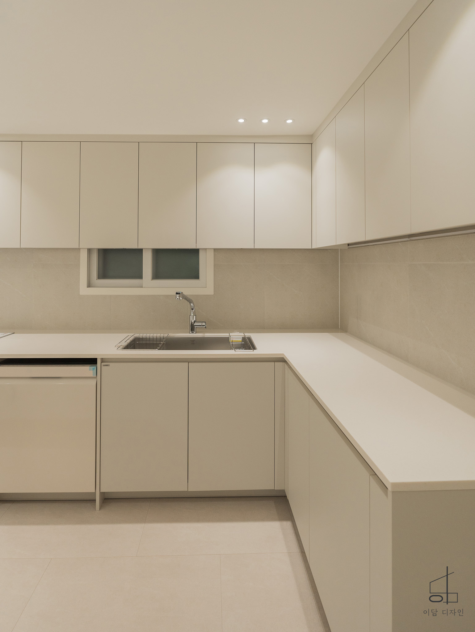 /user/i/idamdesign/editor/2511/ec245c06f320253e880ceda2b62bc366_1762835641_3865.jpg 이미지크게보기