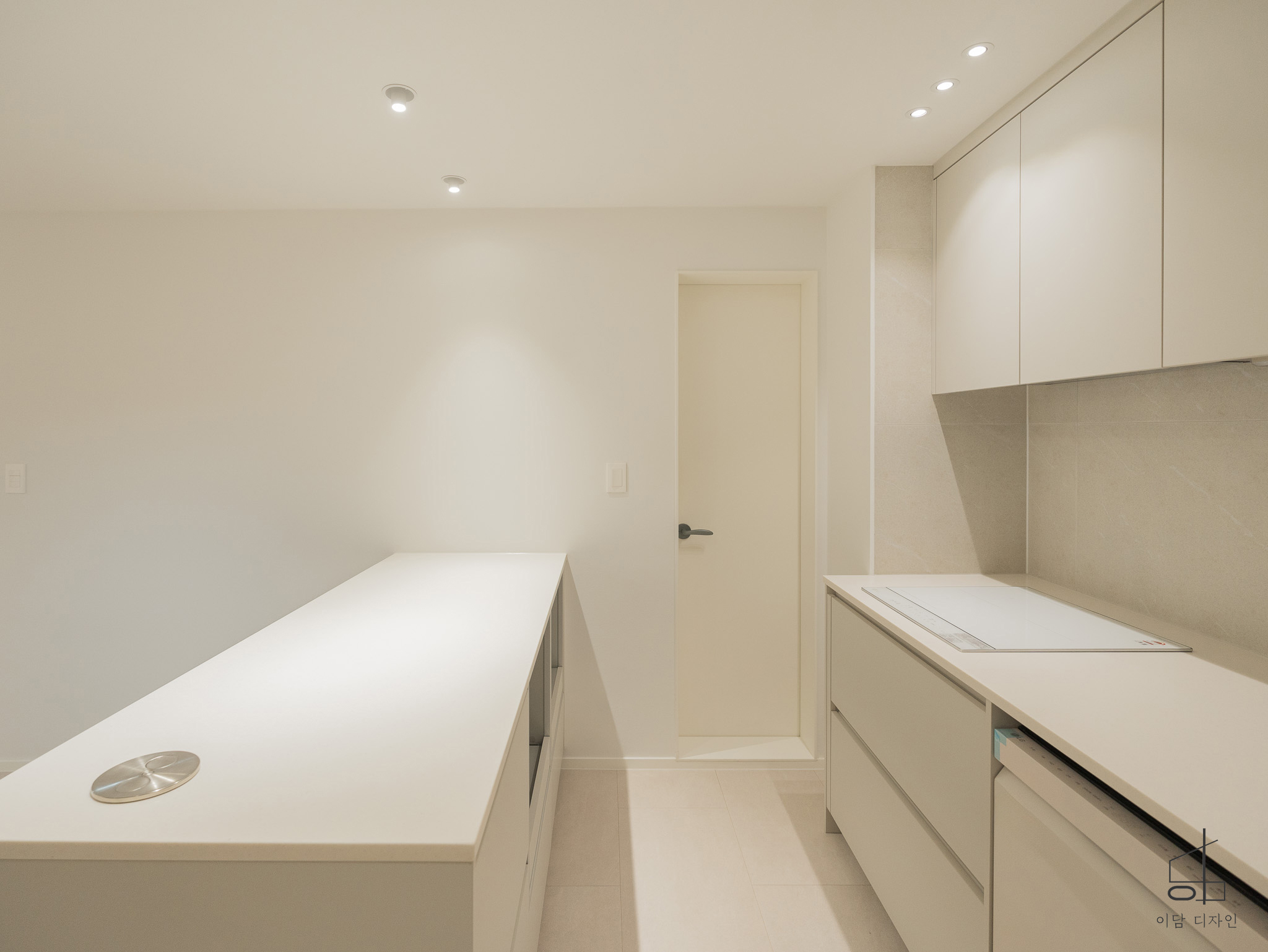 /user/i/idamdesign/editor/2511/ec245c06f320253e880ceda2b62bc366_1762835641_7031.jpg 이미지크게보기