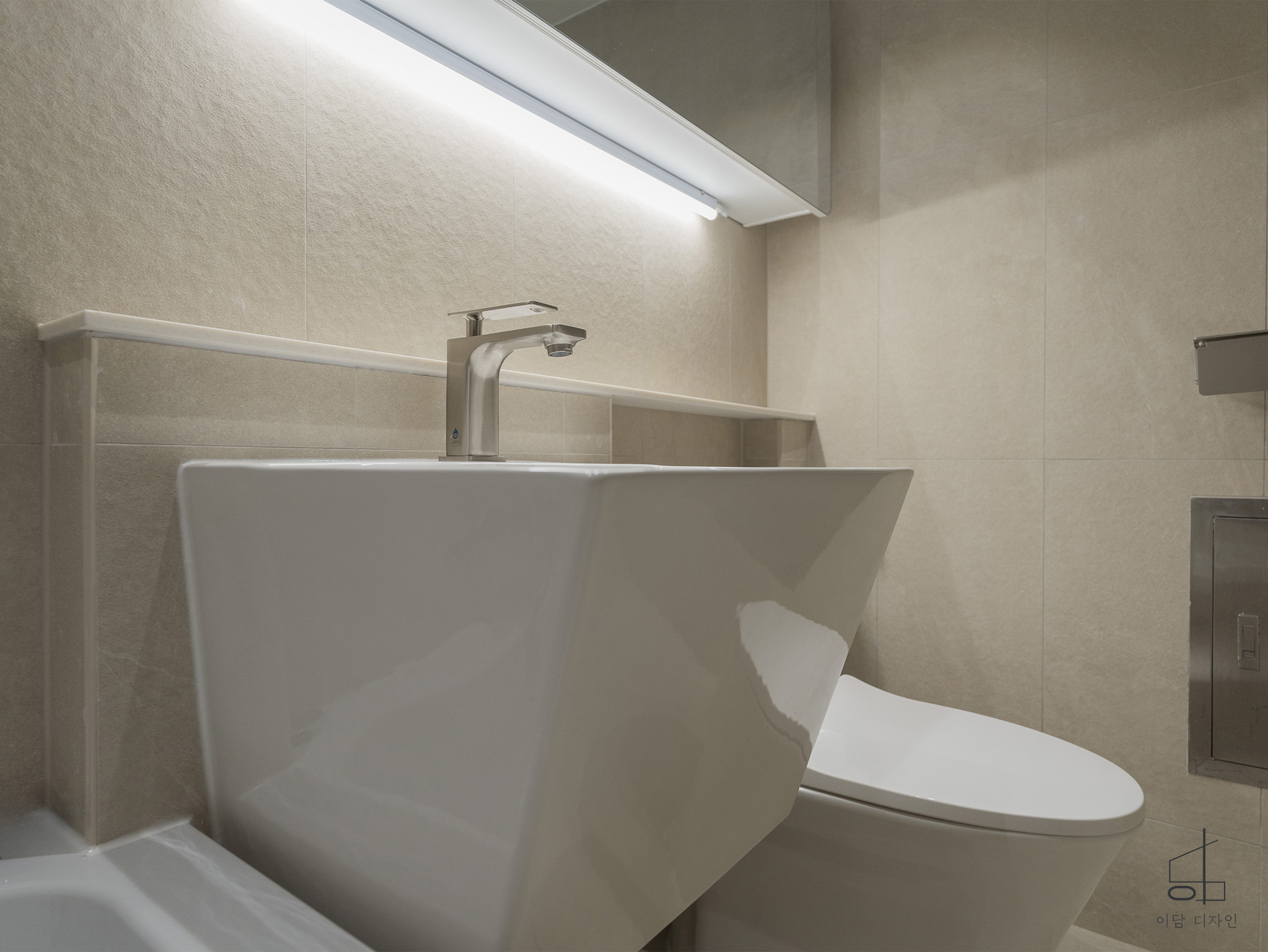 /user/i/idamdesign/editor/2511/ec245c06f320253e880ceda2b62bc366_1762835647_648.jpg 이미지크게보기