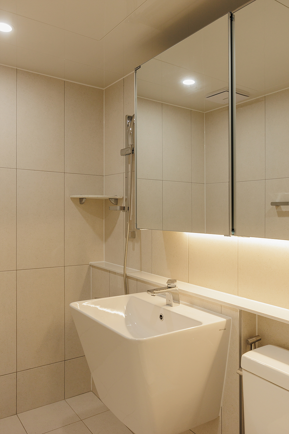/user/i/idamdesign/editor/2511/ec245c06f320253e880ceda2b62bc366_1762835932_227.jpg 이미지크게보기