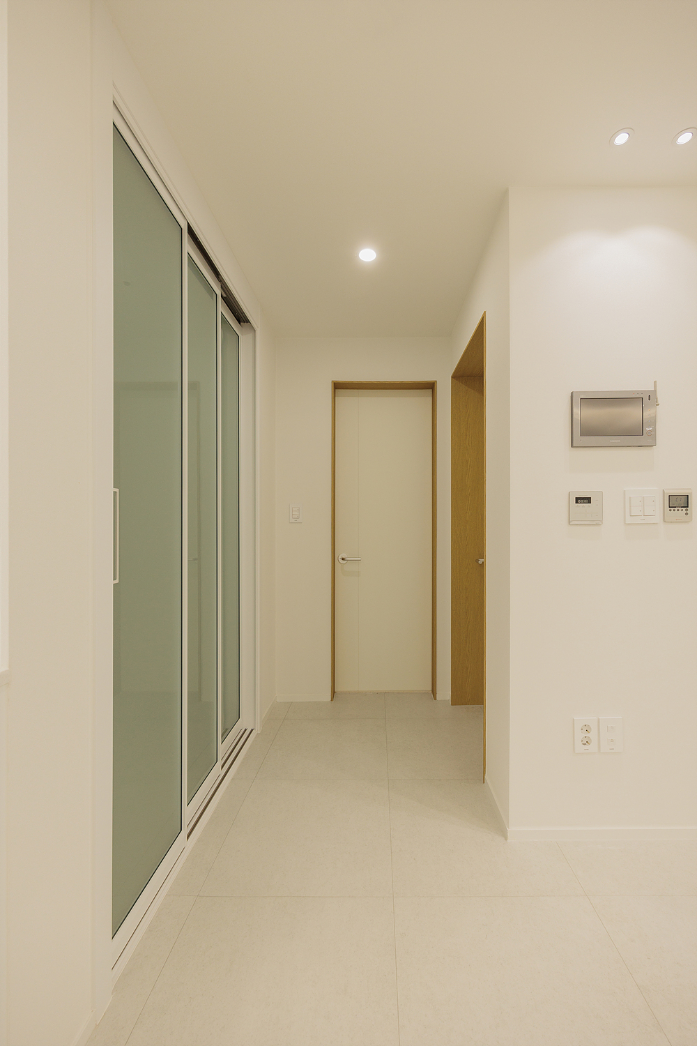 /user/i/idamdesign/editor/2512/48d59691e8b2b05eb283231ea8036a8a_1766547599_56.jpg 이미지크게보기