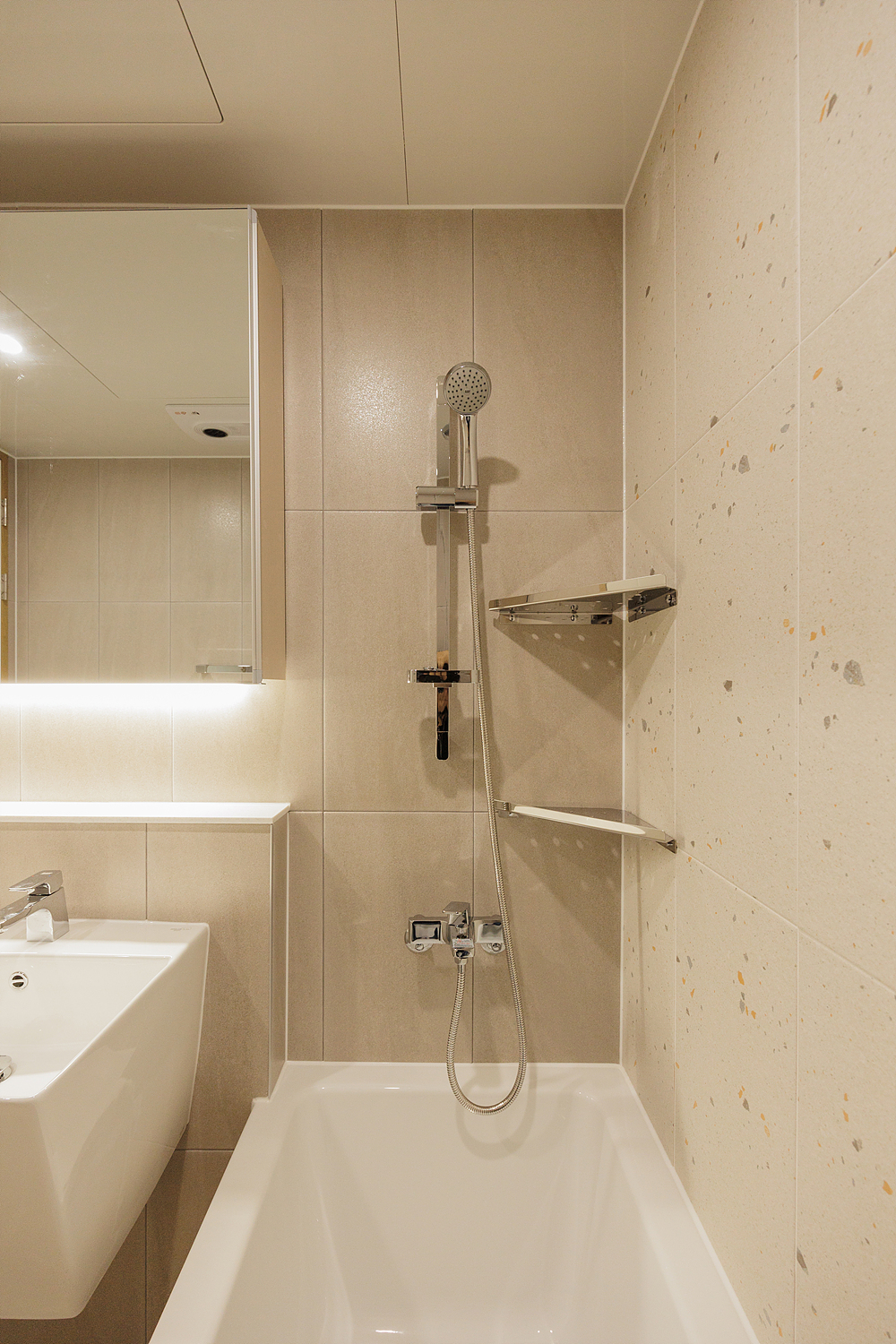 /user/i/idamdesign/editor/2512/48d59691e8b2b05eb283231ea8036a8a_1766547732_9873.jpg 이미지크게보기