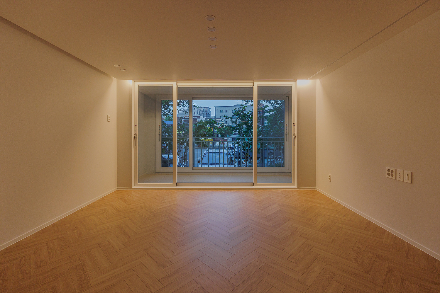 /user/i/idamdesign/editor/2512/622d04caeda224b5fe13e27a8e506e45_1764818188_8723.jpg 이미지크게보기