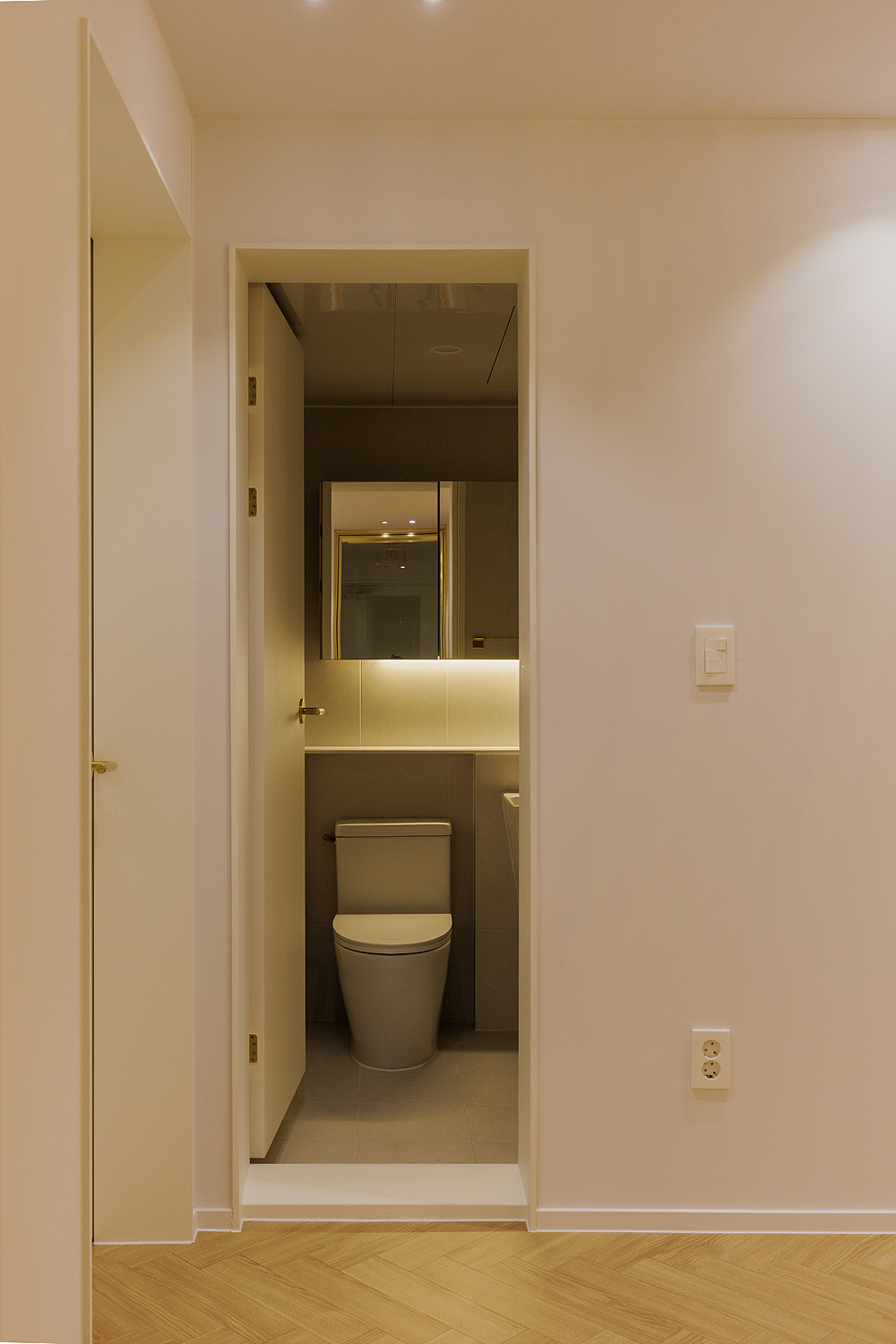 /user/i/idamdesign/editor/2512/622d04caeda224b5fe13e27a8e506e45_1764818238_3263.jpg 이미지크게보기