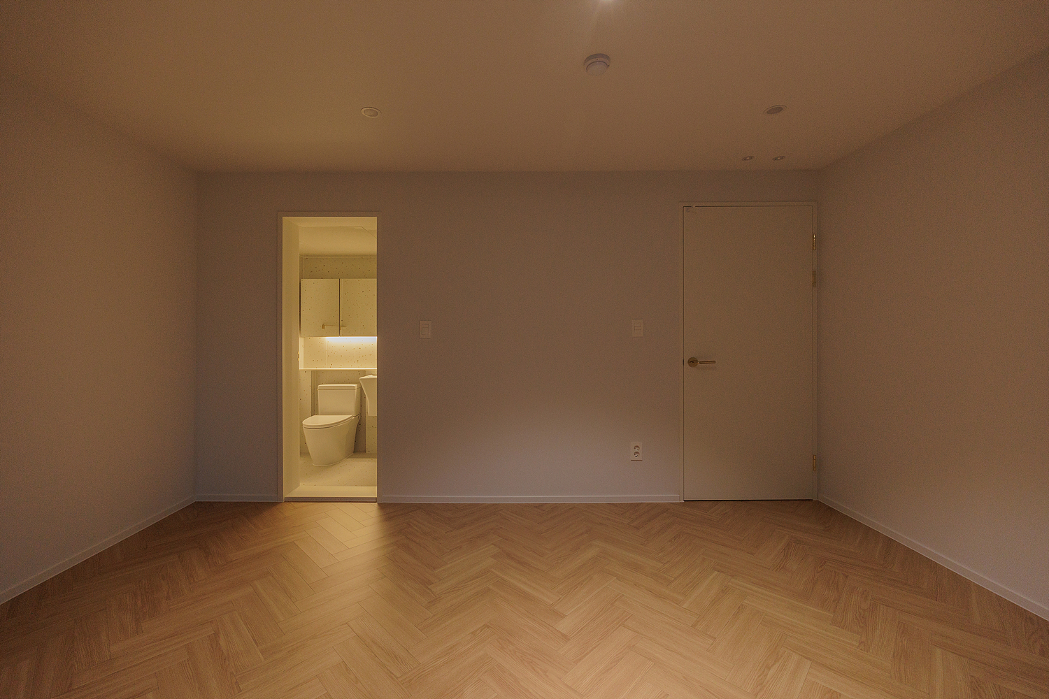 /user/i/idamdesign/editor/2512/622d04caeda224b5fe13e27a8e506e45_1764818248_2166.jpg 이미지크게보기