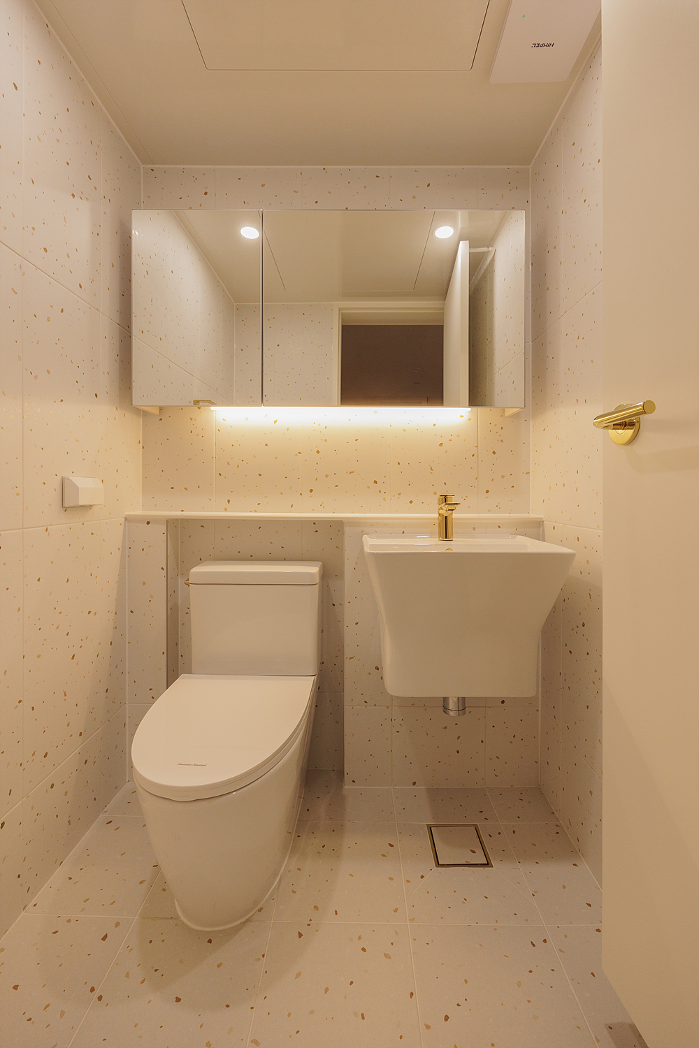 /user/i/idamdesign/editor/2512/622d04caeda224b5fe13e27a8e506e45_1764818248_6313.jpg 이미지크게보기