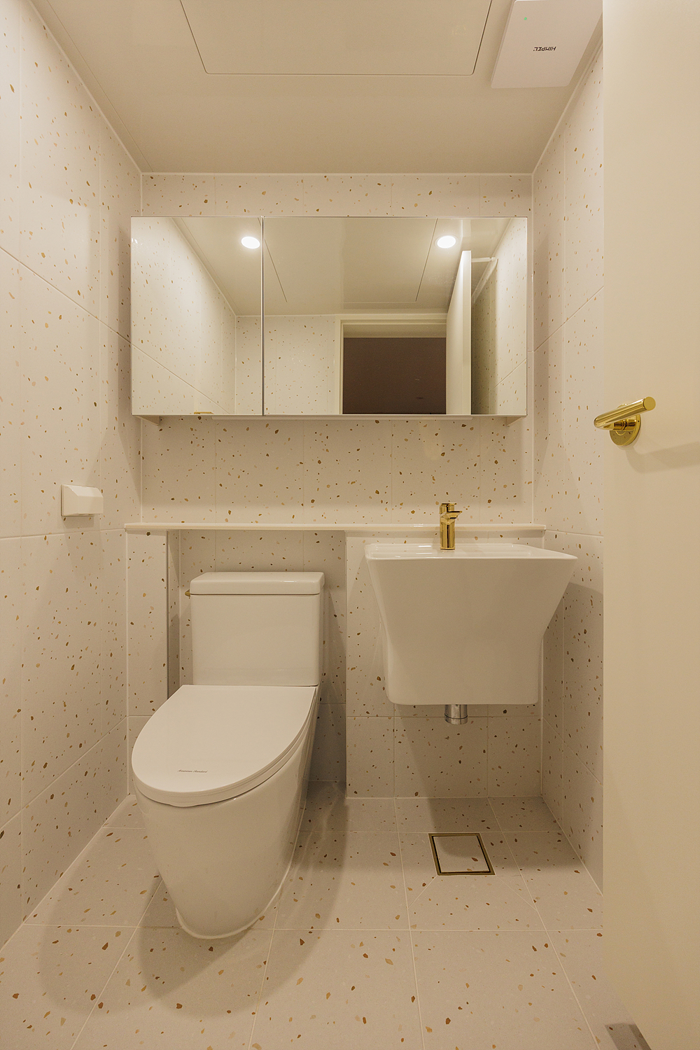 /user/i/idamdesign/editor/2512/622d04caeda224b5fe13e27a8e506e45_1764818248_8865.jpg 이미지크게보기