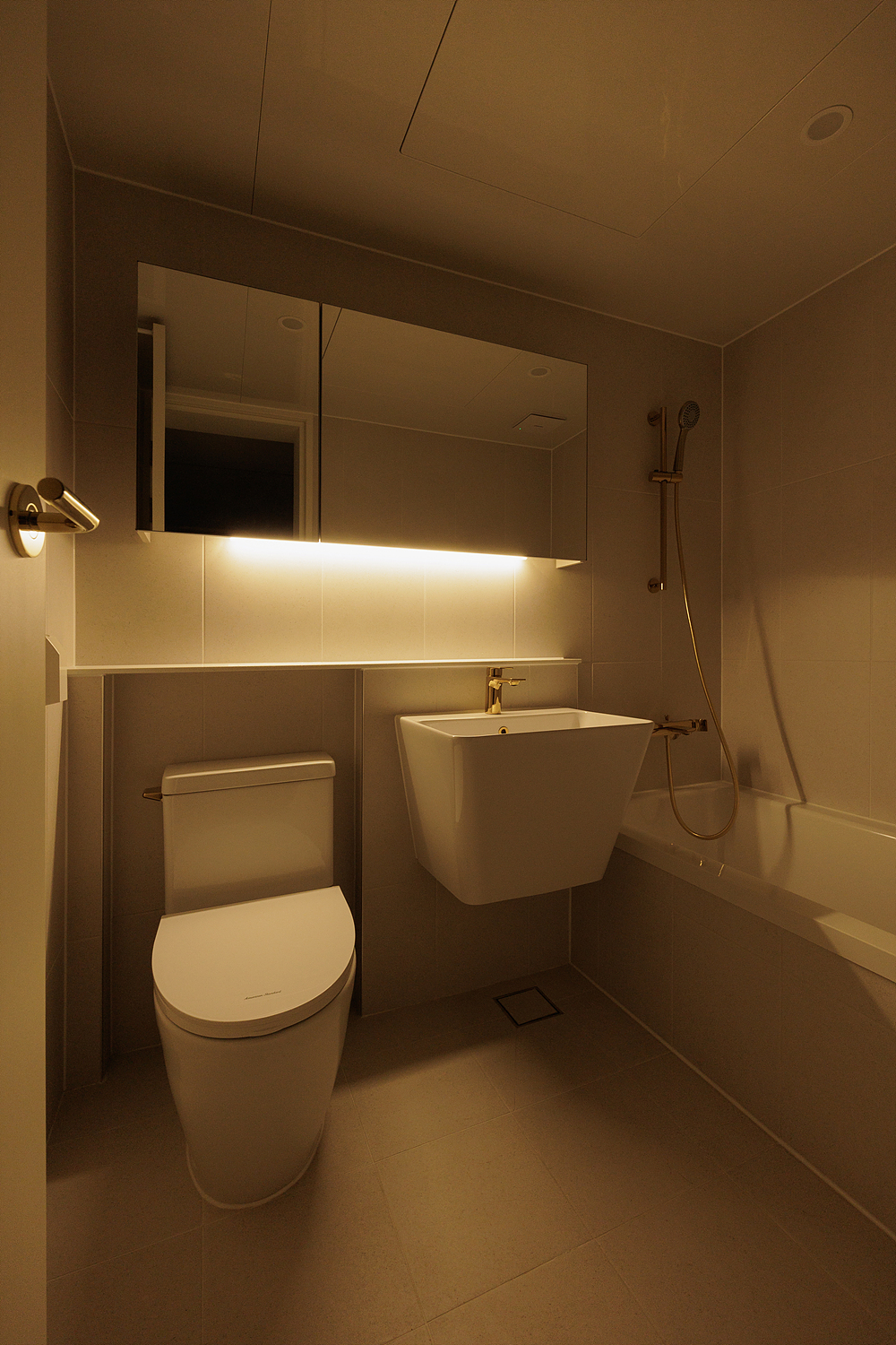 /user/i/idamdesign/editor/2512/622d04caeda224b5fe13e27a8e506e45_1764818254_7911.jpg 이미지크게보기