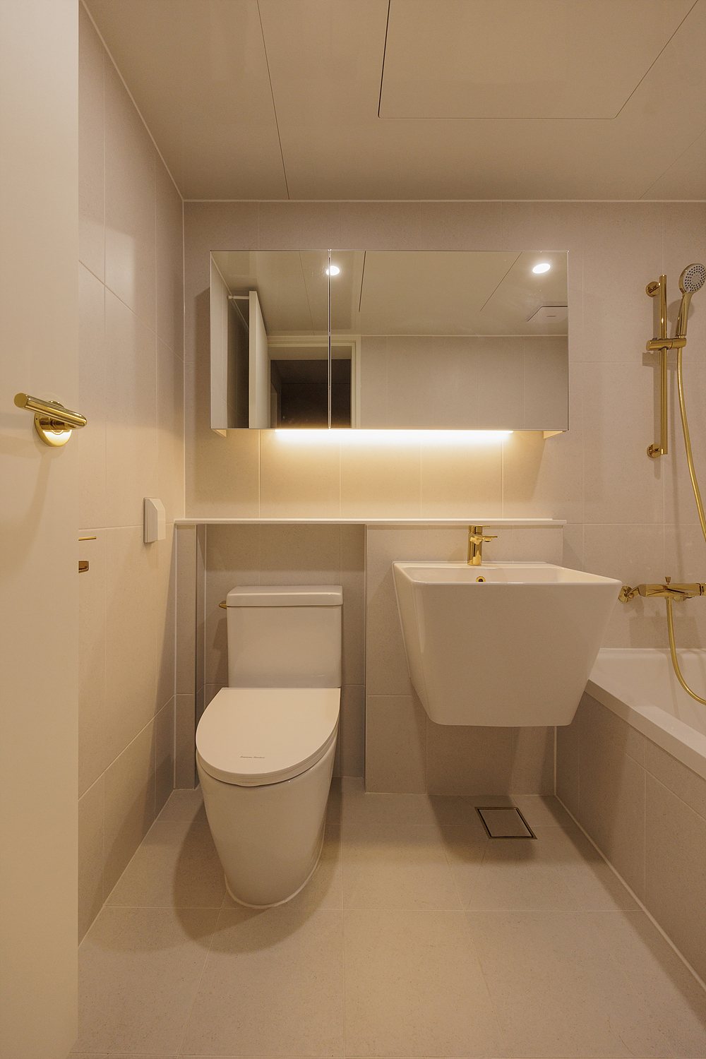 /user/i/idamdesign/editor/2512/622d04caeda224b5fe13e27a8e506e45_1764818255_2144.jpg 이미지크게보기