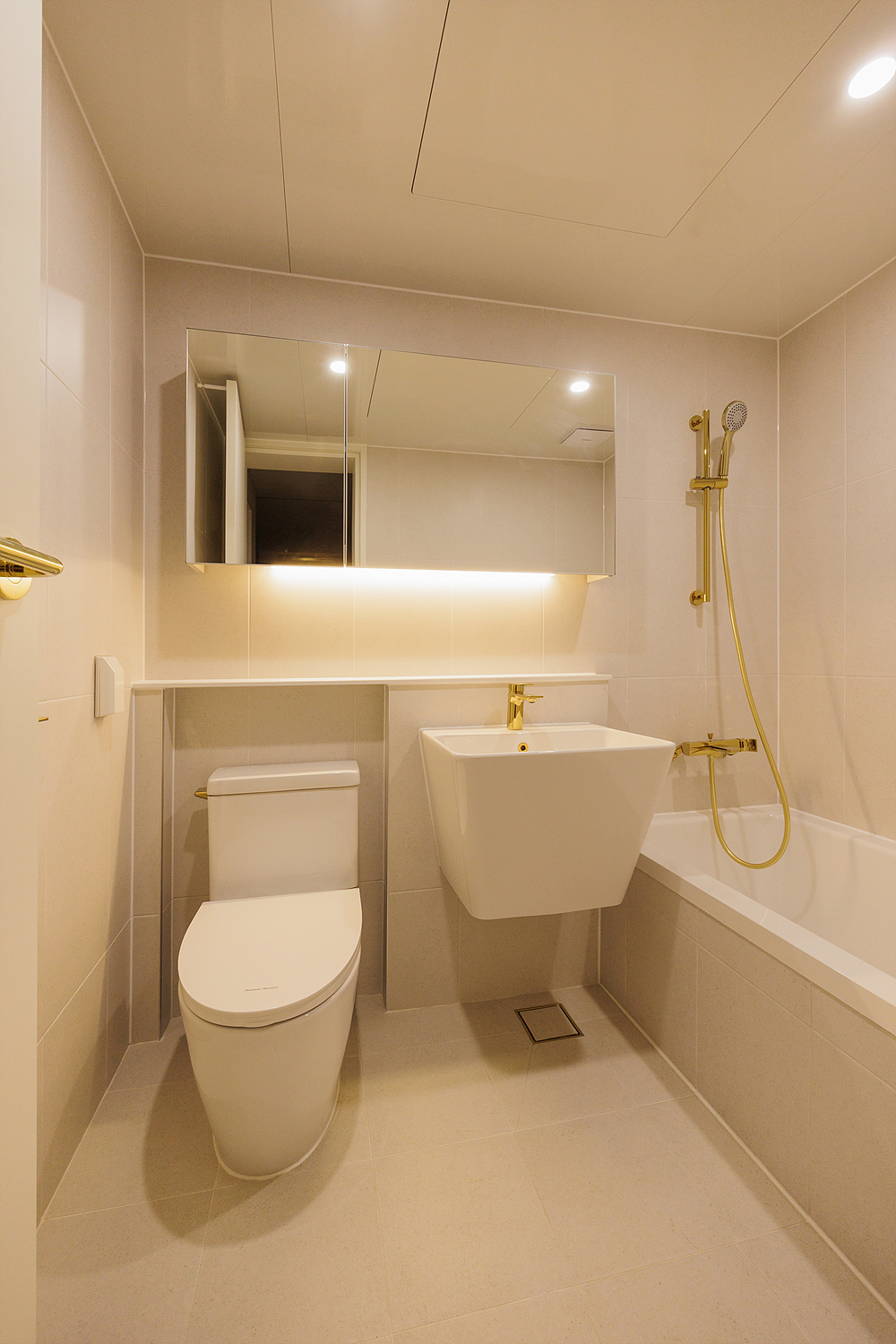 /user/i/idamdesign/editor/2512/622d04caeda224b5fe13e27a8e506e45_1764818255_4166.jpg 이미지크게보기