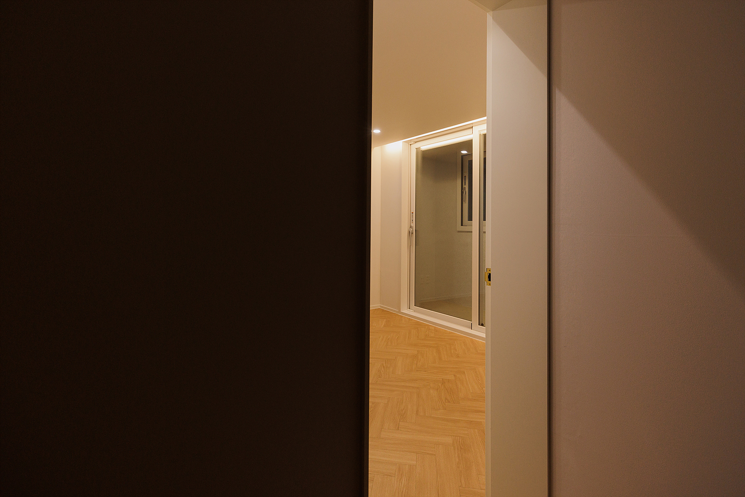 /user/i/idamdesign/editor/2512/622d04caeda224b5fe13e27a8e506e45_1764818257_0883.jpg 이미지크게보기