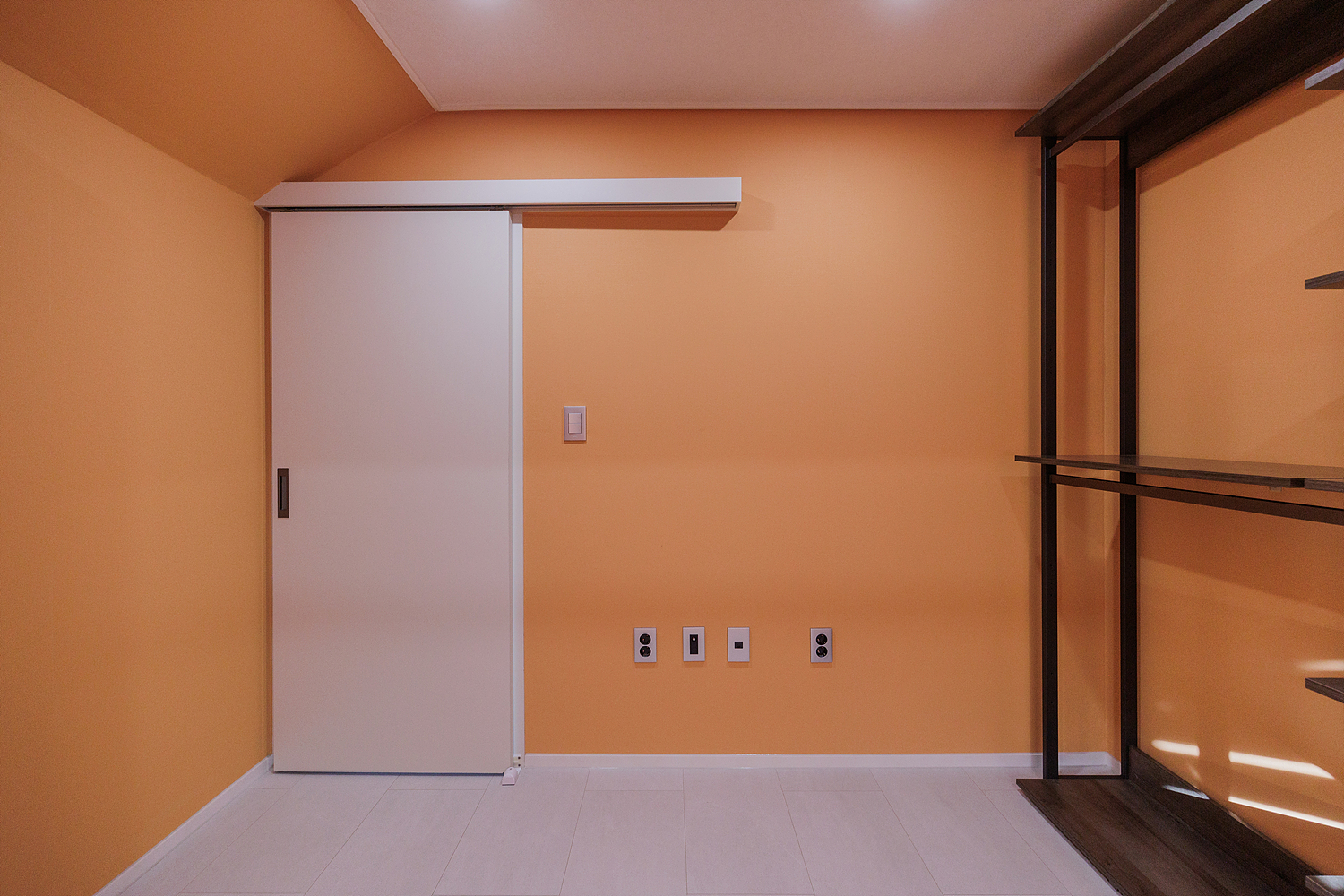 /user/i/idamdesign/editor/2512/622d04caeda224b5fe13e27a8e506e45_1764818353_4584.jpg 이미지크게보기
