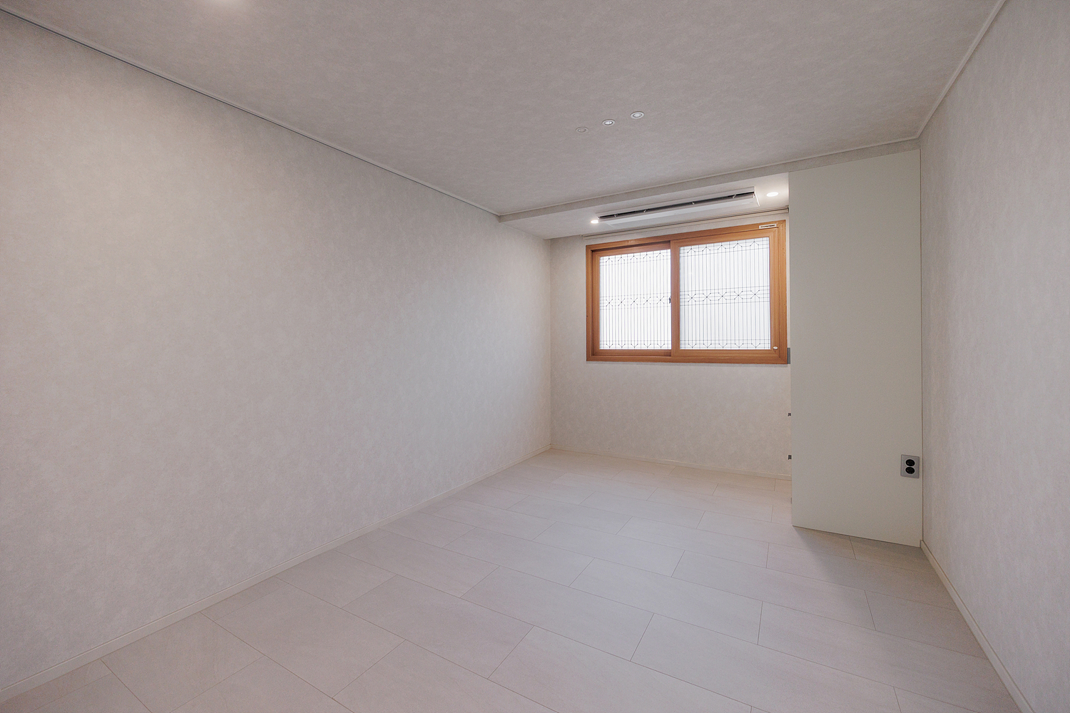 /user/i/idamdesign/editor/2512/622d04caeda224b5fe13e27a8e506e45_1764818356_5039.jpg 이미지크게보기