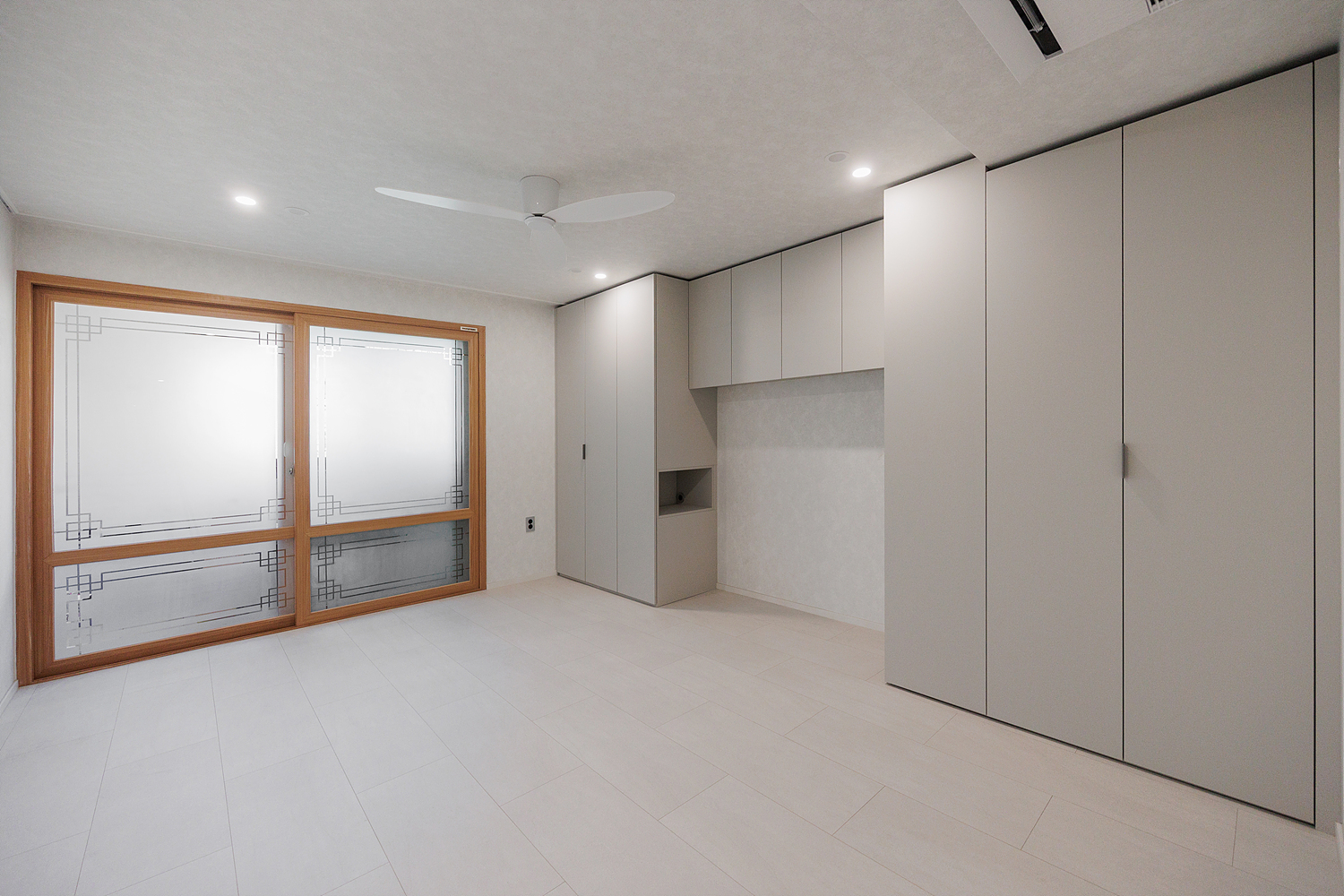 /user/i/idamdesign/editor/2512/622d04caeda224b5fe13e27a8e506e45_1764818387_2005.jpg 이미지크게보기