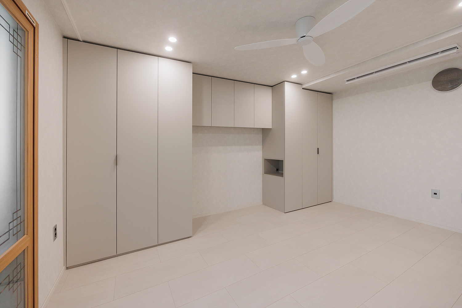 /user/i/idamdesign/editor/2512/622d04caeda224b5fe13e27a8e506e45_1764818387_7809.jpg 이미지크게보기