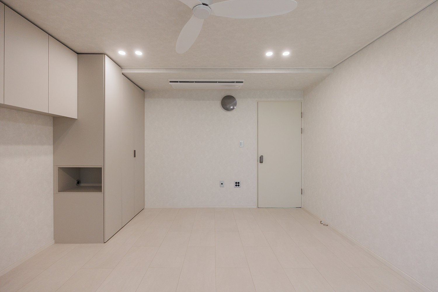 /user/i/idamdesign/editor/2512/622d04caeda224b5fe13e27a8e506e45_1764818387_9653.jpg 이미지크게보기