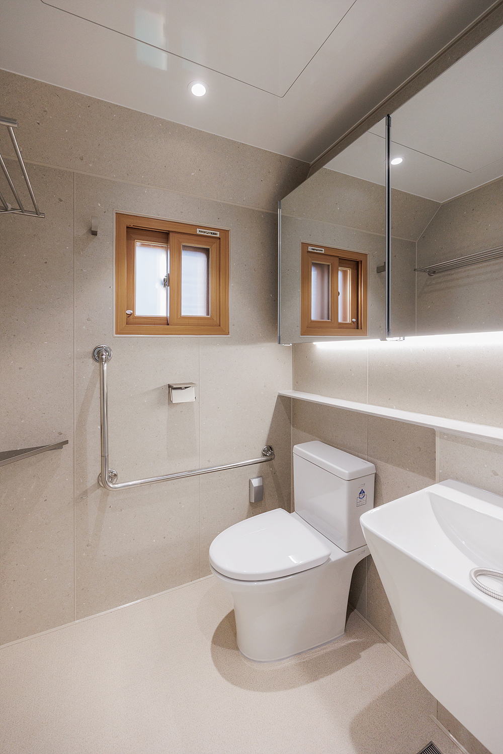 /user/i/idamdesign/editor/2512/622d04caeda224b5fe13e27a8e506e45_1764818388_7582.jpg 이미지크게보기