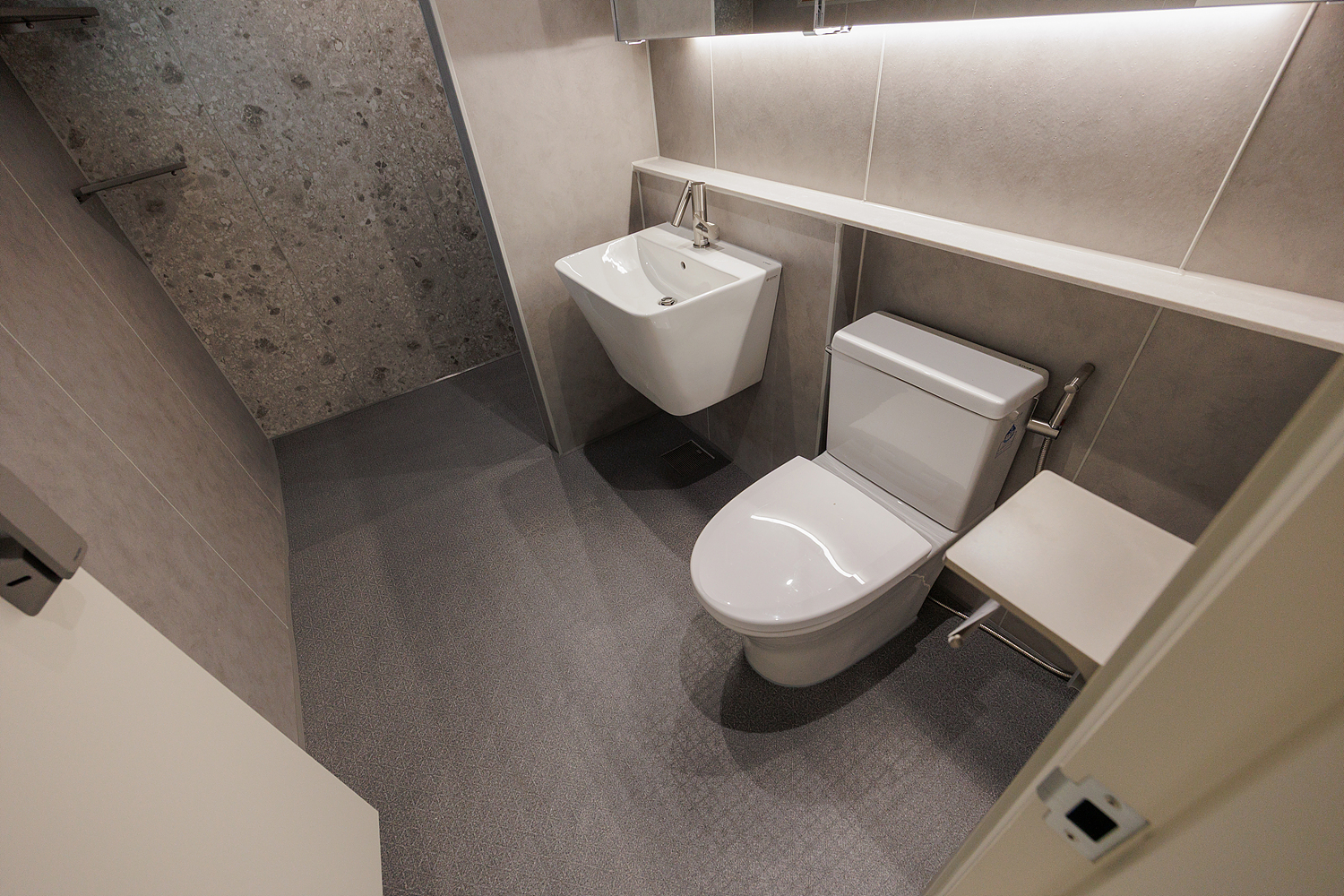 /user/i/idamdesign/editor/2512/622d04caeda224b5fe13e27a8e506e45_1764818395_046.jpg 이미지크게보기
