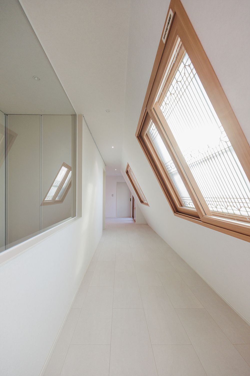 /user/i/idamdesign/editor/2512/622d04caeda224b5fe13e27a8e506e45_1764818402_4829.jpg 이미지크게보기