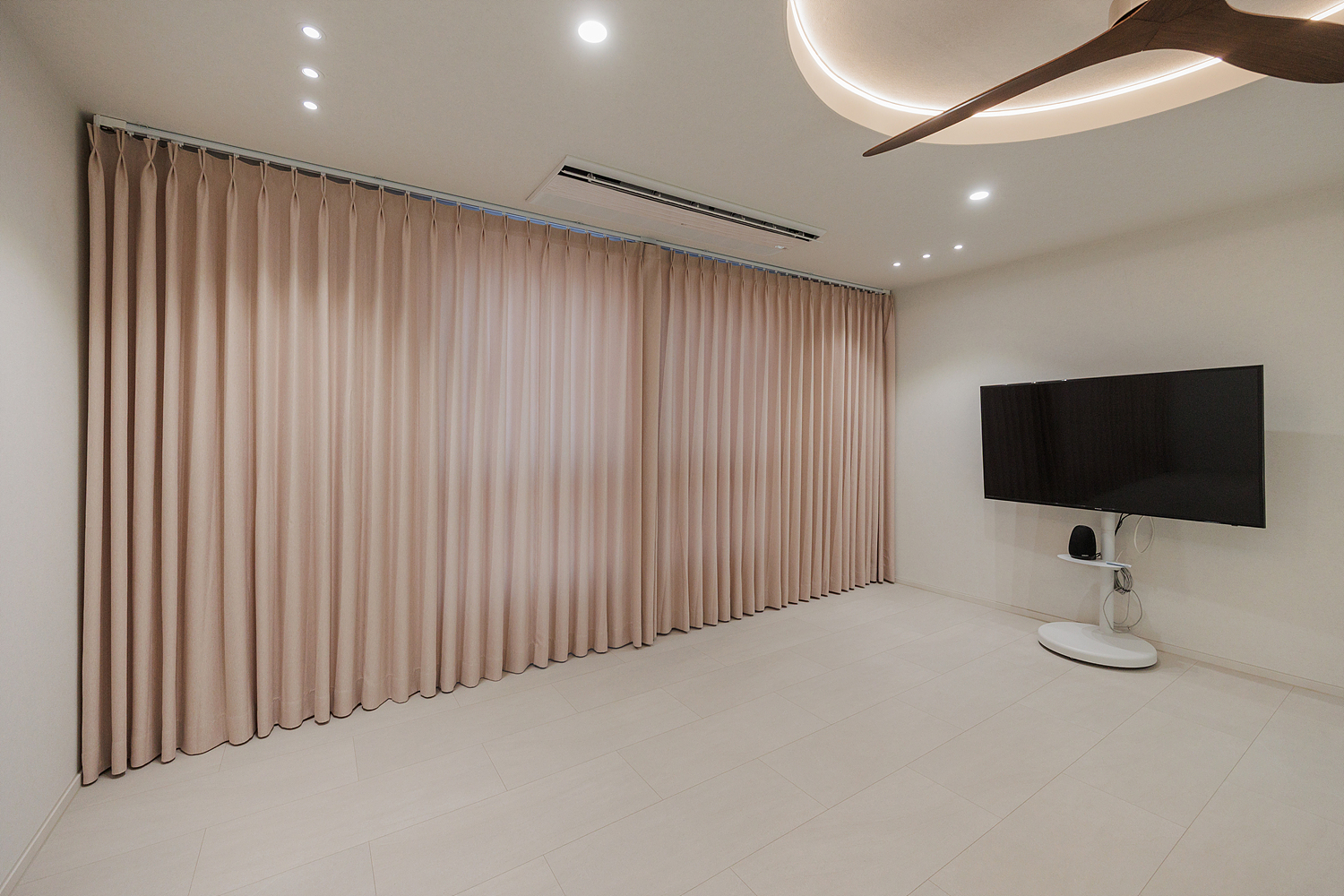 /user/i/idamdesign/editor/2512/622d04caeda224b5fe13e27a8e506e45_1764818403_0718.jpg 이미지크게보기