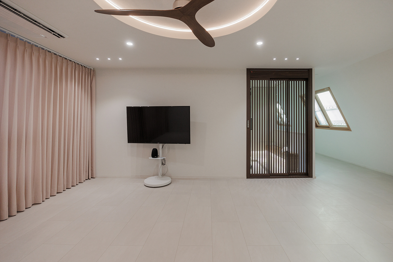 /user/i/idamdesign/editor/2512/622d04caeda224b5fe13e27a8e506e45_1764818413_1297.jpg 이미지크게보기