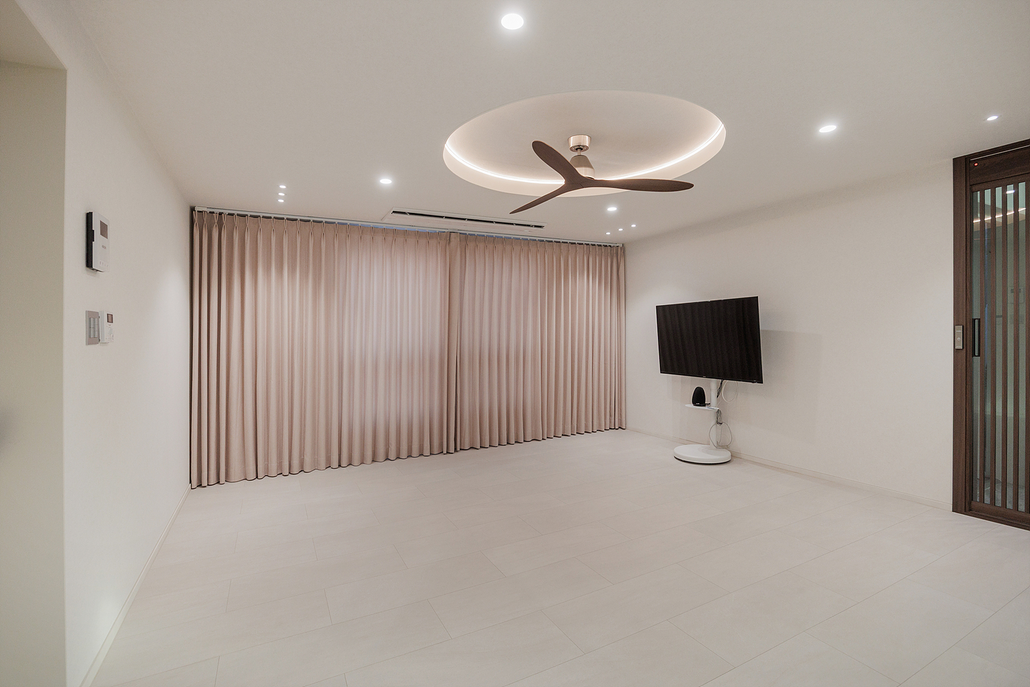 /user/i/idamdesign/editor/2512/622d04caeda224b5fe13e27a8e506e45_1764818413_3145.jpg 이미지크게보기