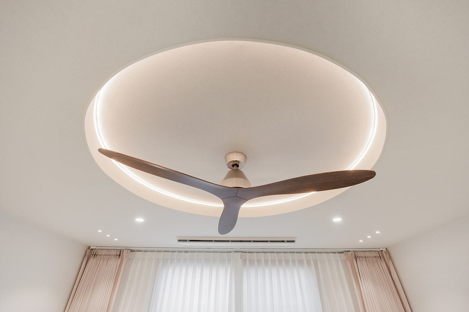 /user/i/idamdesign/editor/2512/622d04caeda224b5fe13e27a8e506e45_1764818413_8526.jpg 이미지크게보기