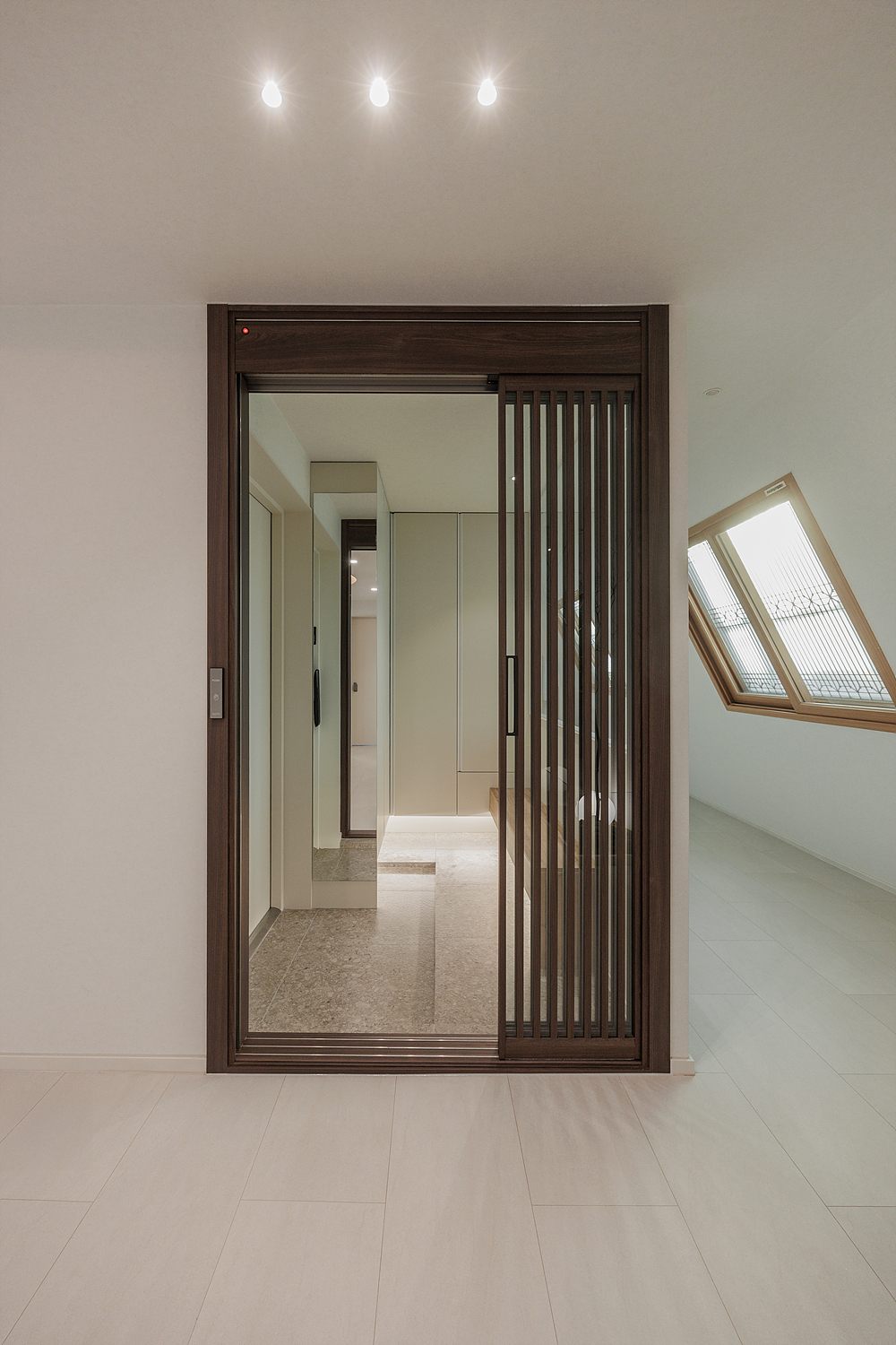 /user/i/idamdesign/editor/2512/622d04caeda224b5fe13e27a8e506e45_1764818415_163.jpg 이미지크게보기