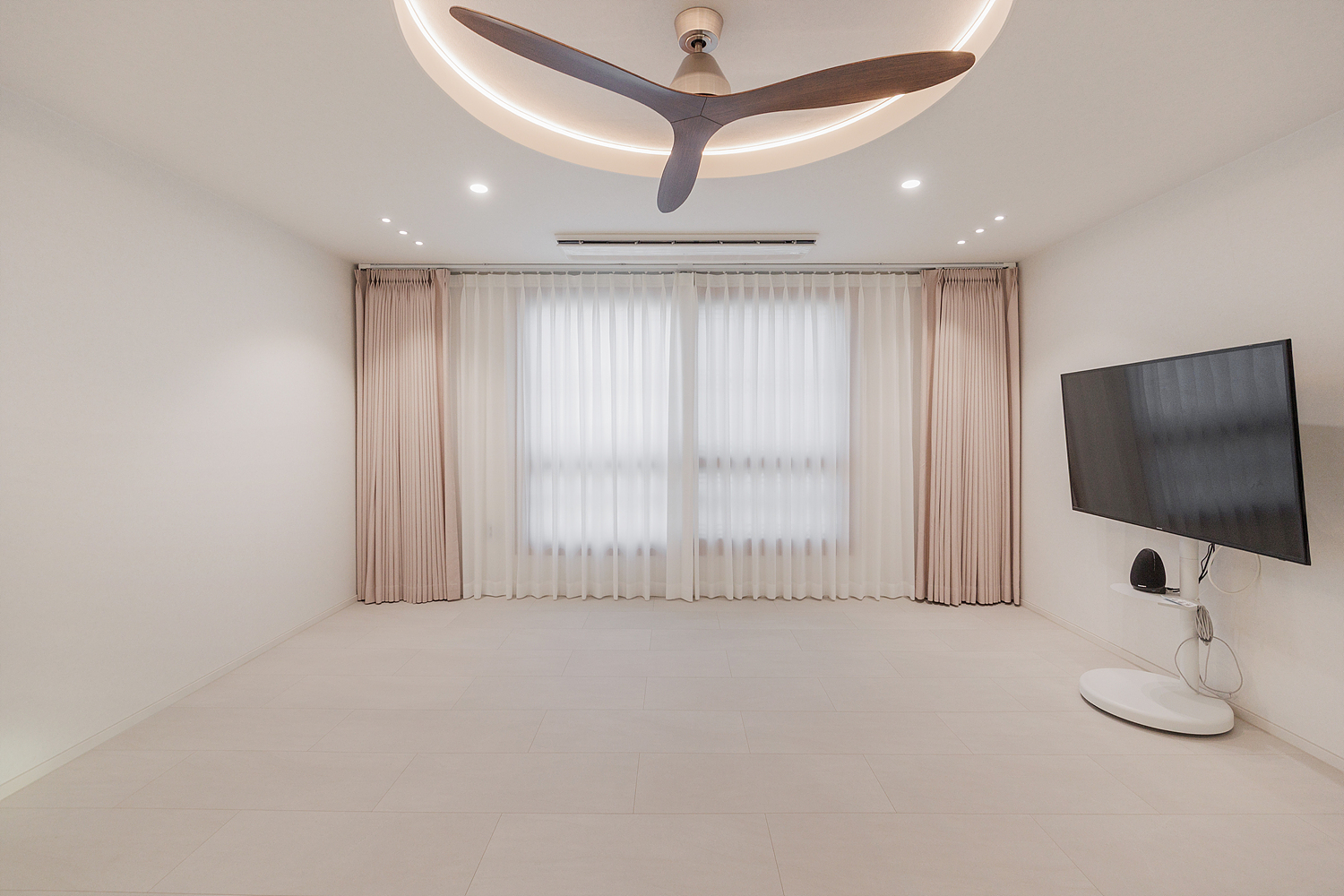 /user/i/idamdesign/editor/2512/622d04caeda224b5fe13e27a8e506e45_1764818415_3443.jpg 이미지크게보기